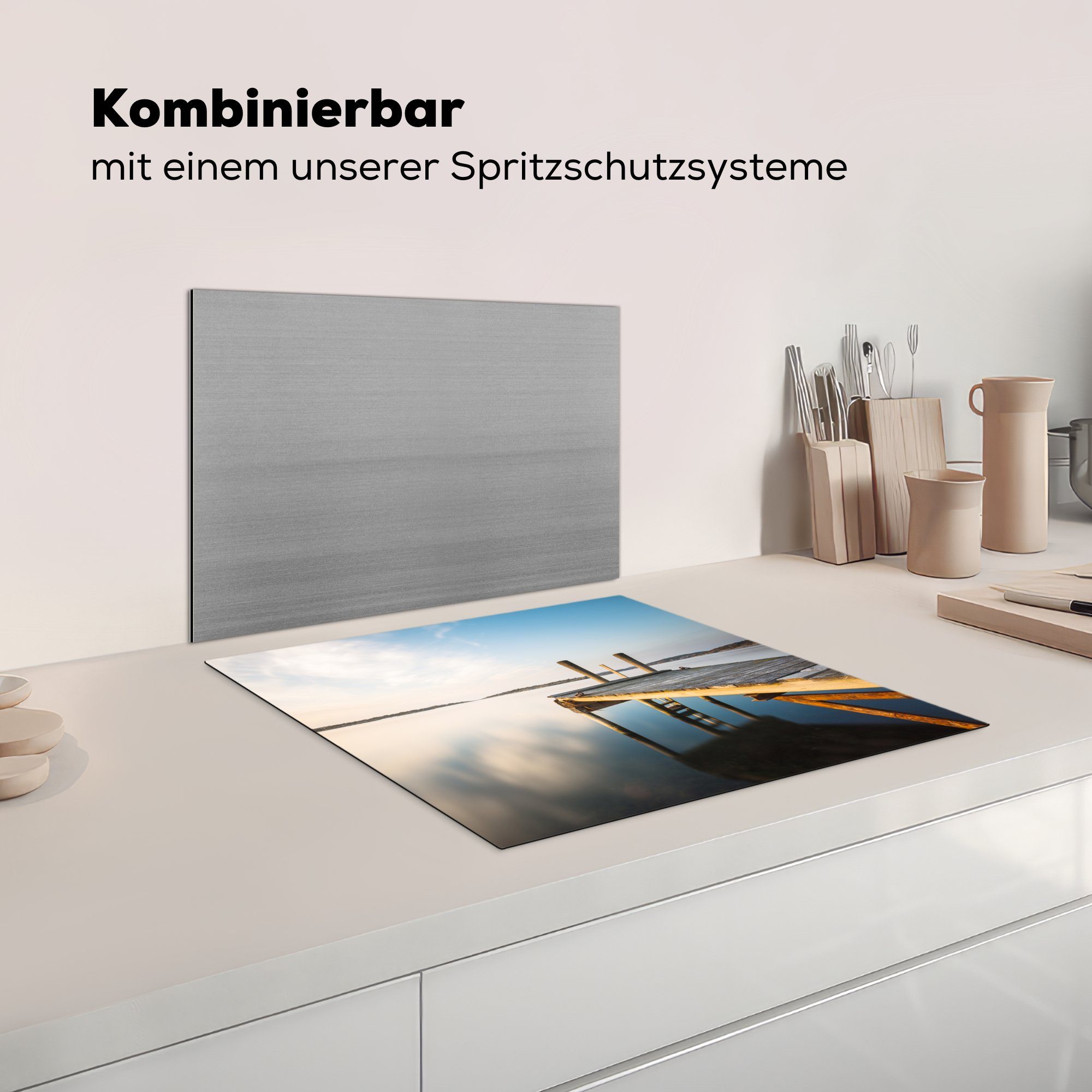 spiegelt Ceranfeldabdeckung nutzbar, Mobile Vinyl, Steg einem See, sich MuchoWow cm, Herdblende-/Abdeckplatte 60x52 Skandinavischer in Arbeitsfläche (1 tlg),