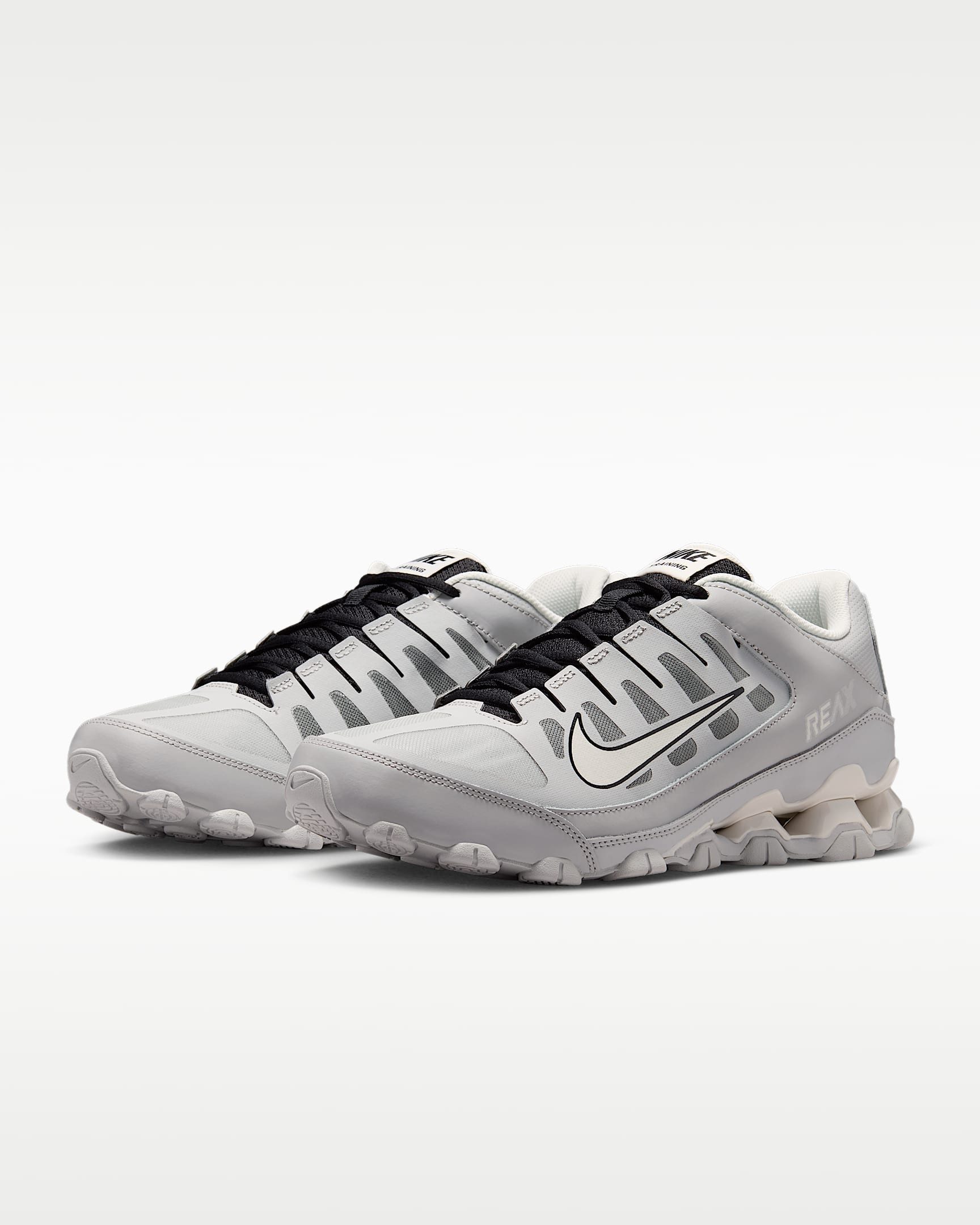 Nike Reax 8 TR Trainingsschuh inspiriert vom Design des Nike Shox TL