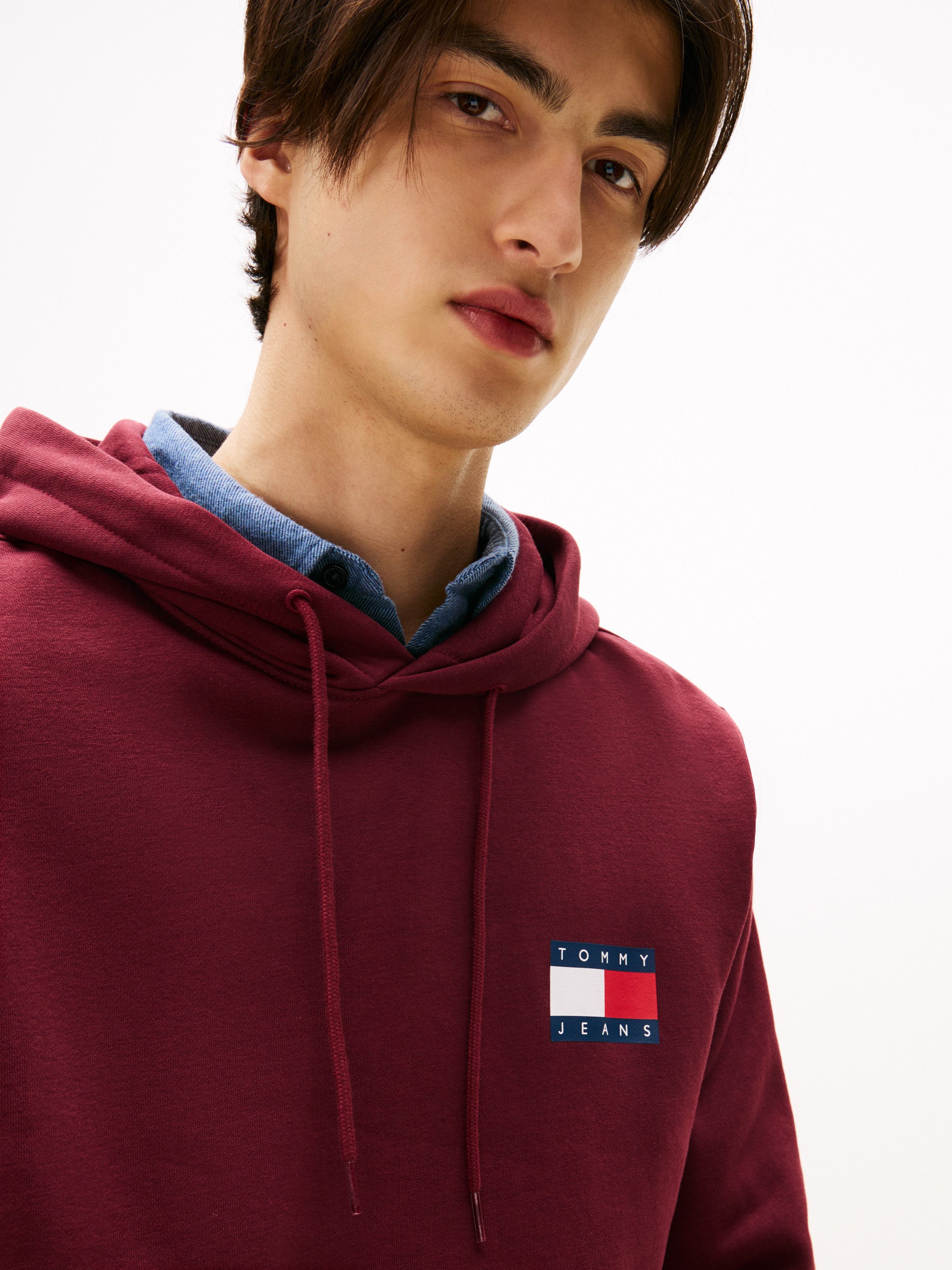 Tommy Jeans Sweatshirt TJM REG ESSENTIAL FLAG HOOD EXT mit bedruckten Marke günstig online kaufen