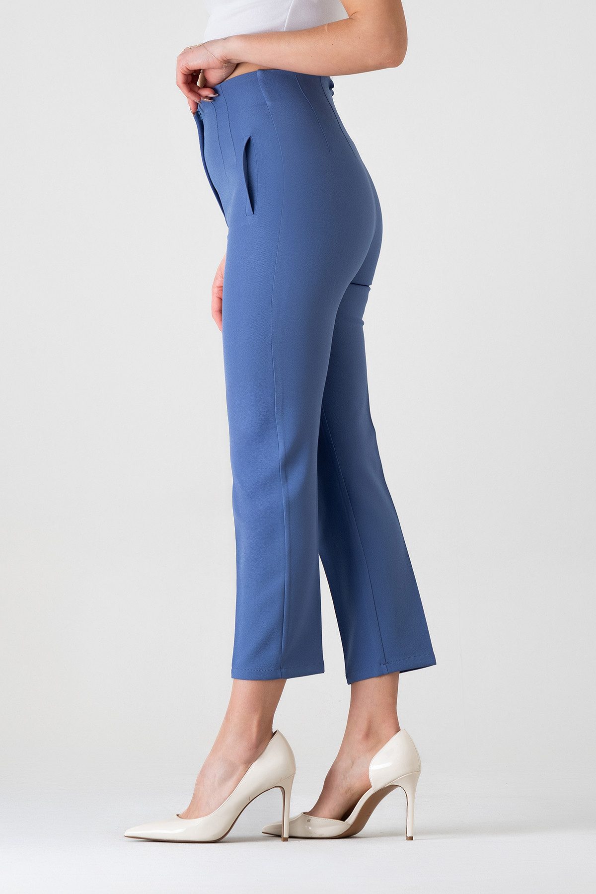 fashionshowcase Bügelfaltenhose Damen Hose Elegant Slim Fit Stretch mit V-Detail Elegante Bügelfalten, V-Ausschnitt hinten