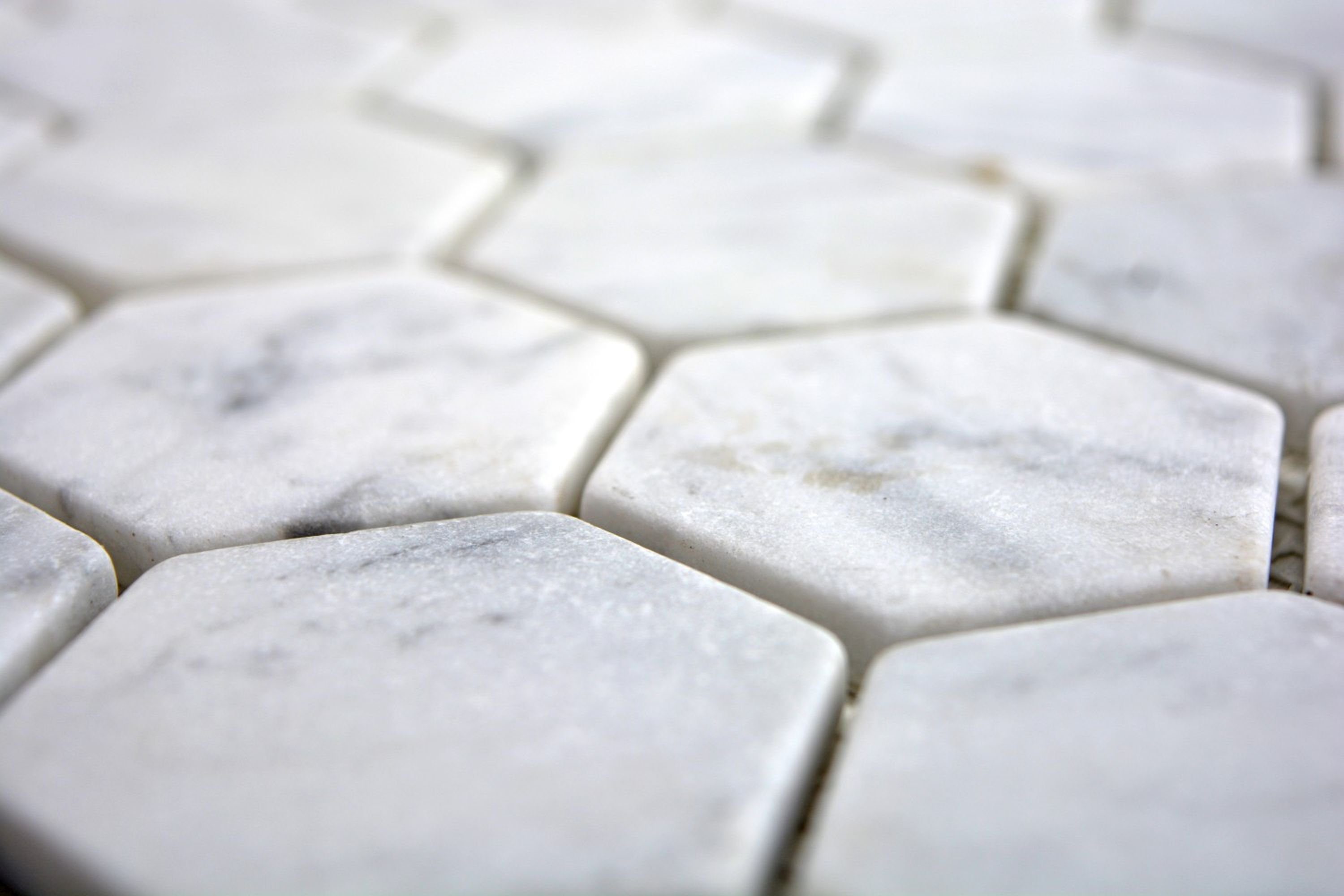 Carrara Naturstein Hexagon weiß Mosani Fliese Marmor Mosaik Mosaikfliesen anthrazit