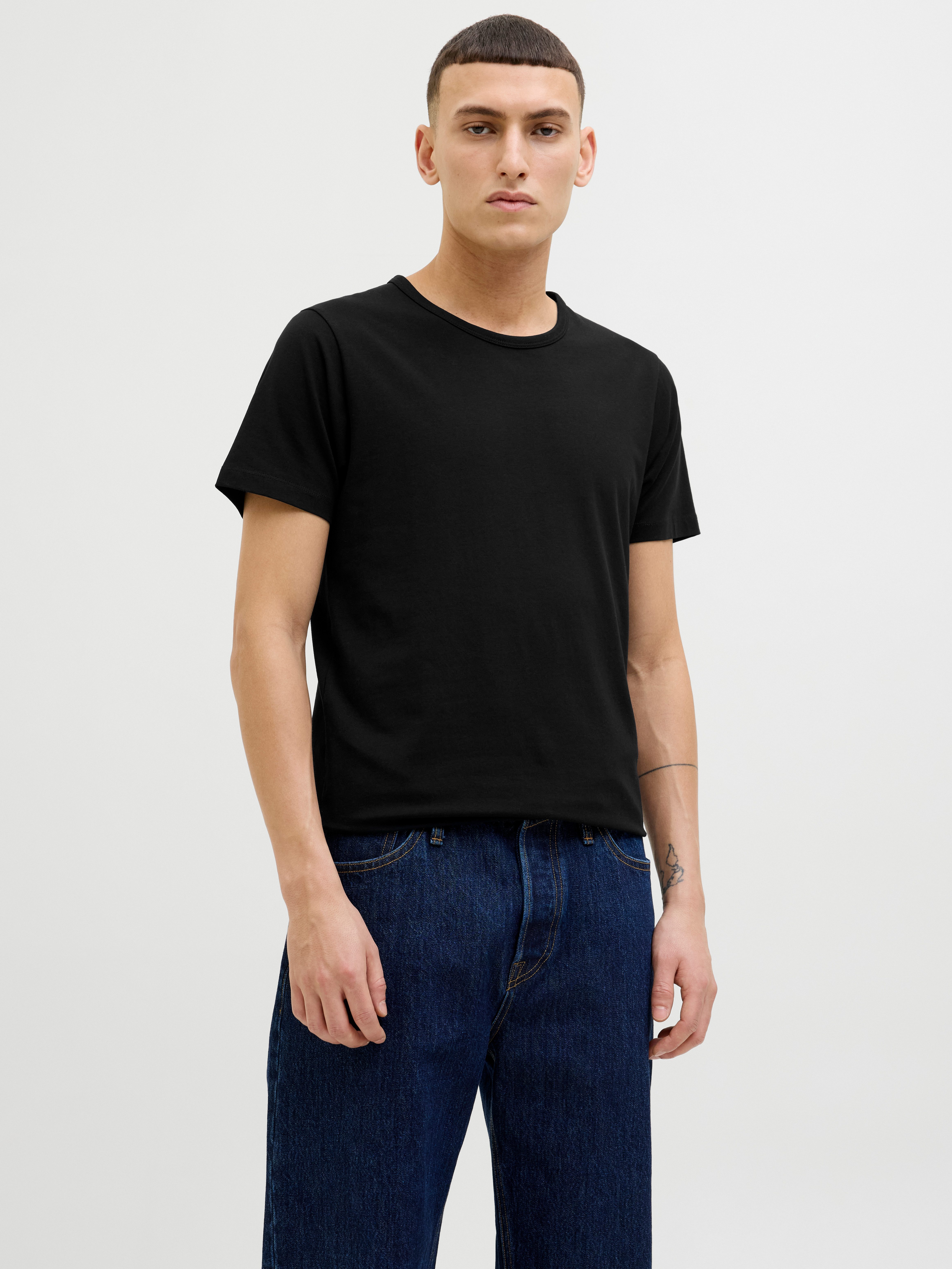 Jack & Jones T-Shirt JACBASIC mit Rippbündchen und angenehmem Tragekomfort (2er-Pack) unifarben, modisch, regular fit, Baumwolle, Rundhals