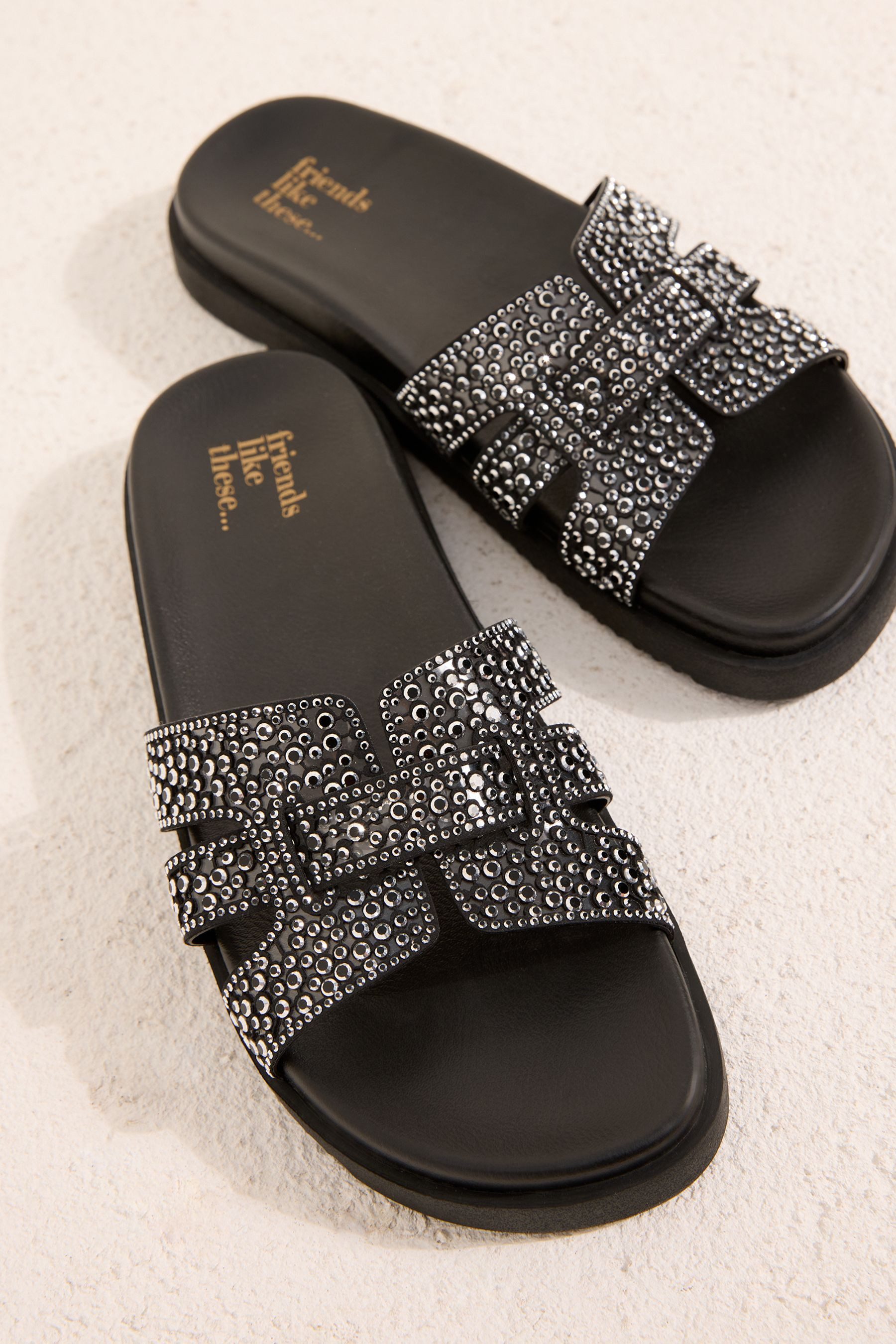 Friends Like These Friends Like These Slider mit Strass und Fußbett Badepantolette