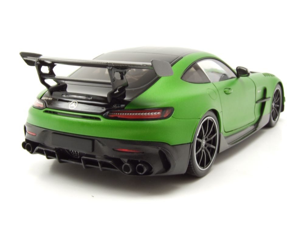Minichamps Modellauto Mercedes AMG GT Black Series 2021 matt grün metallic, Maßstab 1:18