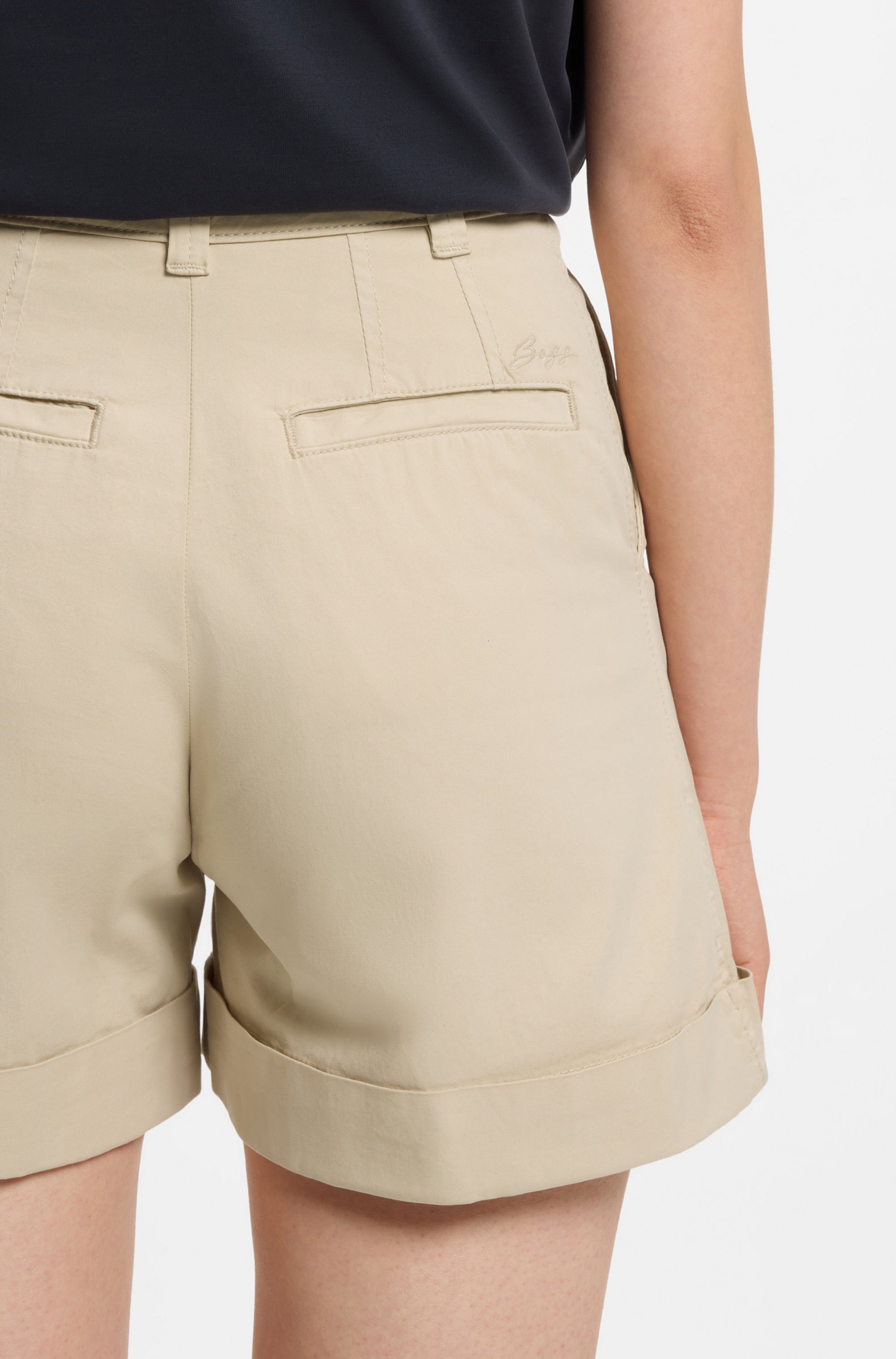 BOSS ORANGE Shorts Tanessa Premium Damenmode mit umgeschlagenem Saum, Baumwoll-Twill