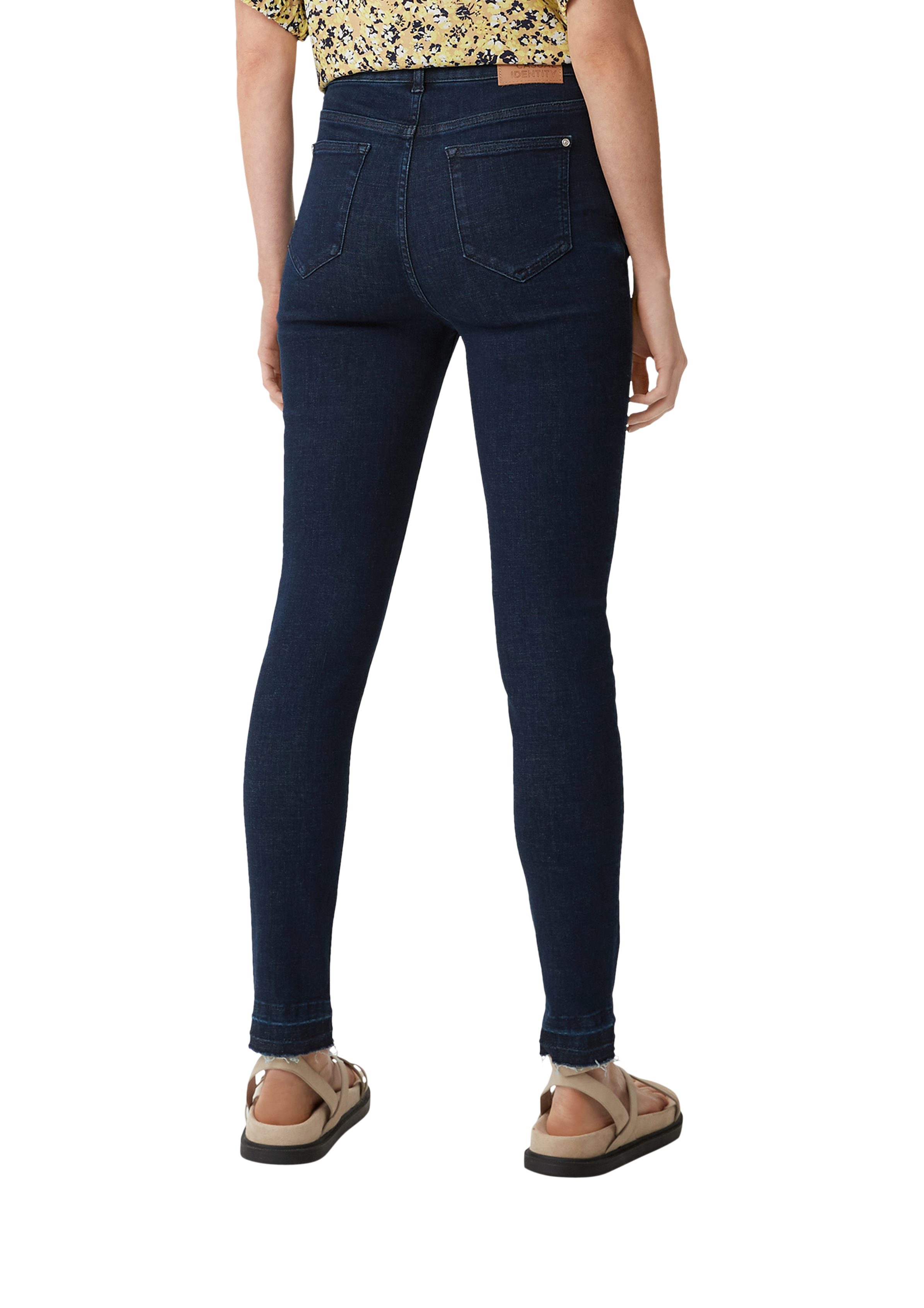 identity Jeans comma casual 5-Pocket-Jeans ausgefranstem Skinny: Waschung Saum mit