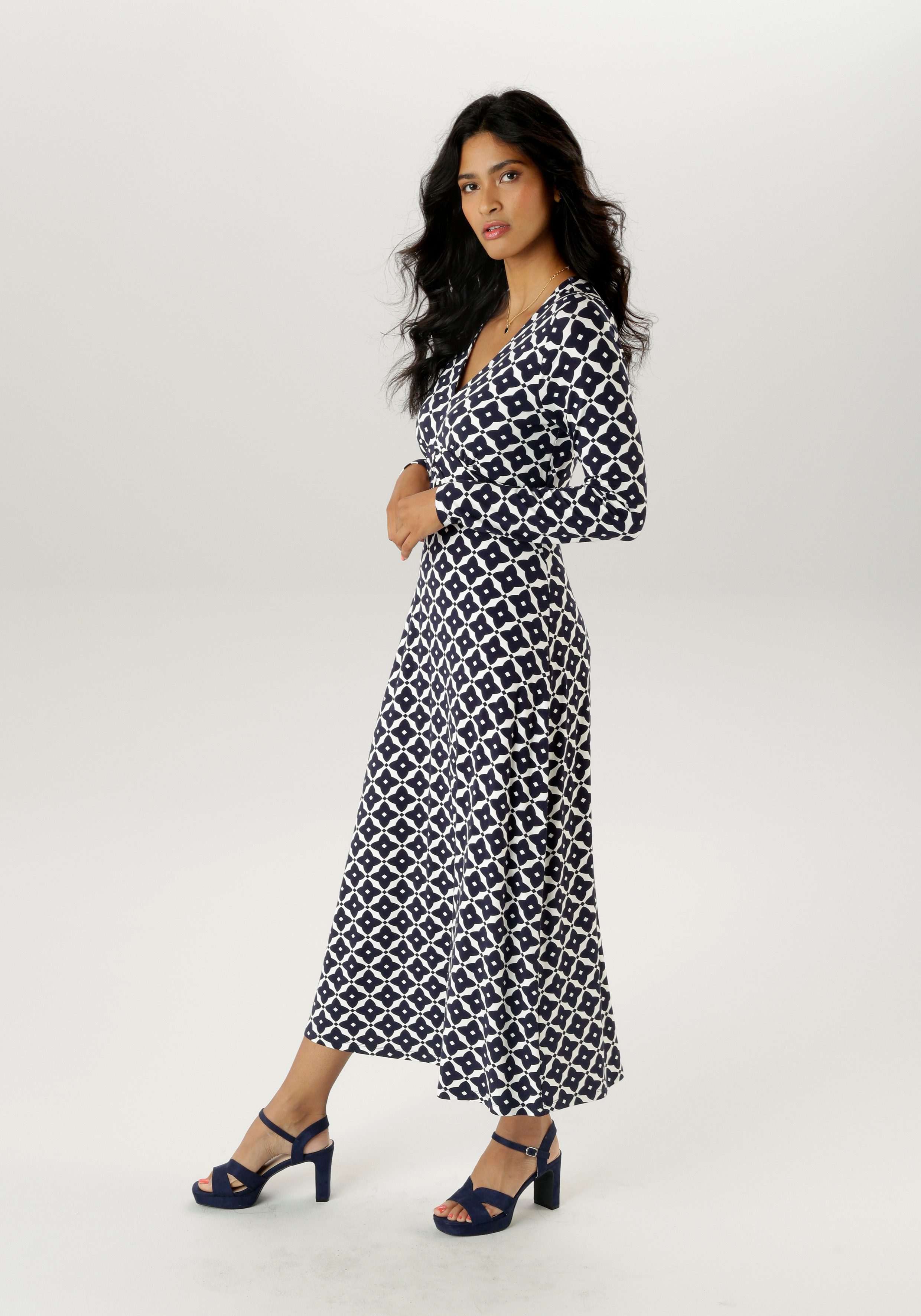 Aniston SELECTED Midikleid mit eleganten, grafischen günstig online kaufen