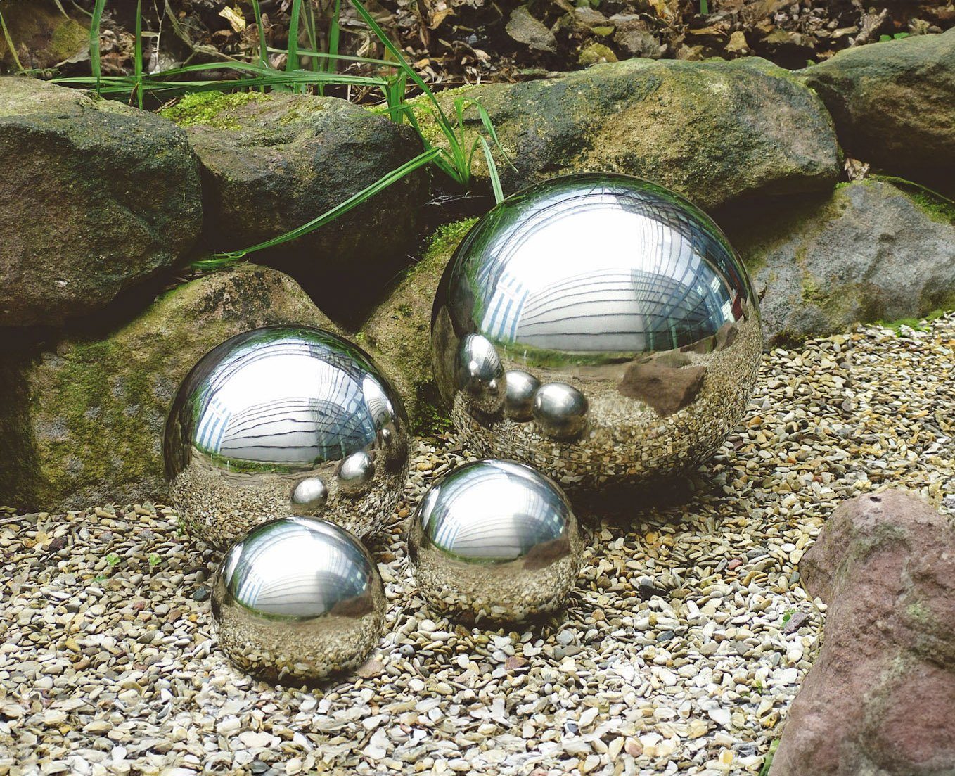 Spetebo Dekokugel Edelstahl Deko Kugel 4er Set glänzend (Set, 4 St., Deko Kugeln glänzend), Metall Garten Hohlkugel silber - Teichkugel Gartenkugel Schwimmkugel