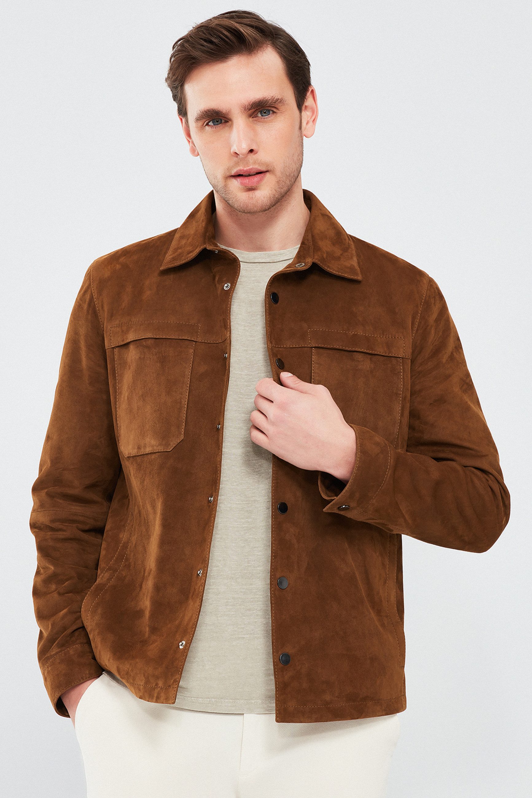 Derimod Lederjacke Enzo Lederjacke mit Hemdkragen Regular Fit, Druckknopfverschluss, Hemdkragen, Kurz, Textilfutter