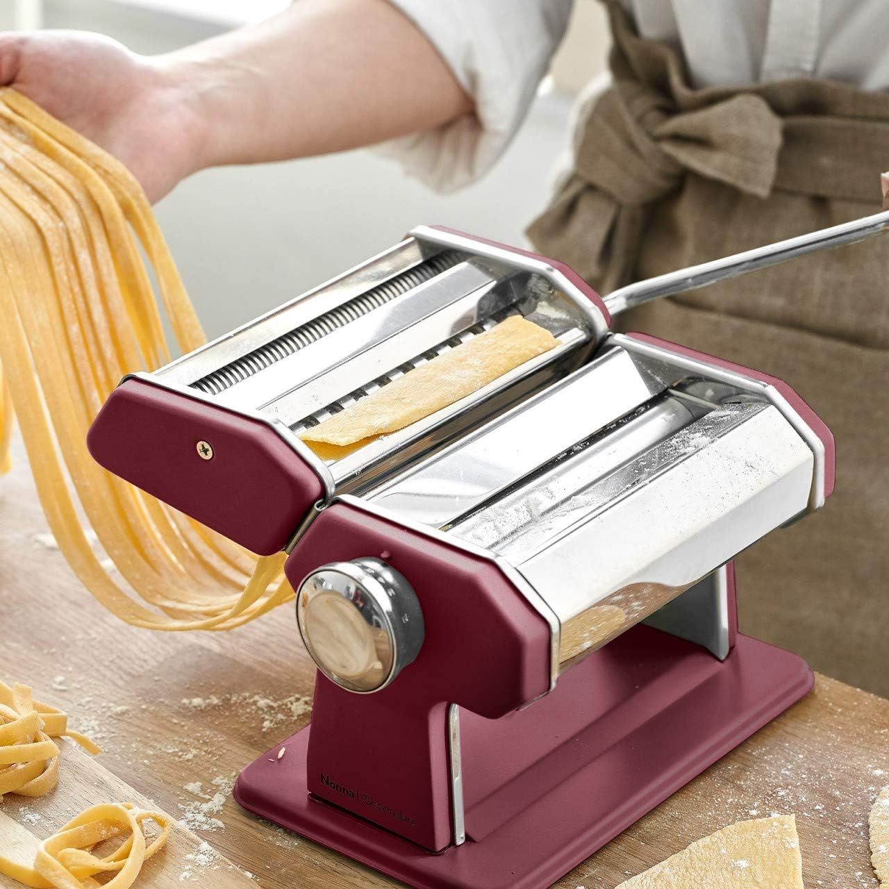 Springlane Nudelmaschine - Manuelle Nudelmaschine aus Edelstahl - Pastamaker inkl. Rezeptbuch, Nudeltrockner & 3 Schneideaufsätze, 9 Teigdicke-Stufen – Bild 2 von 5