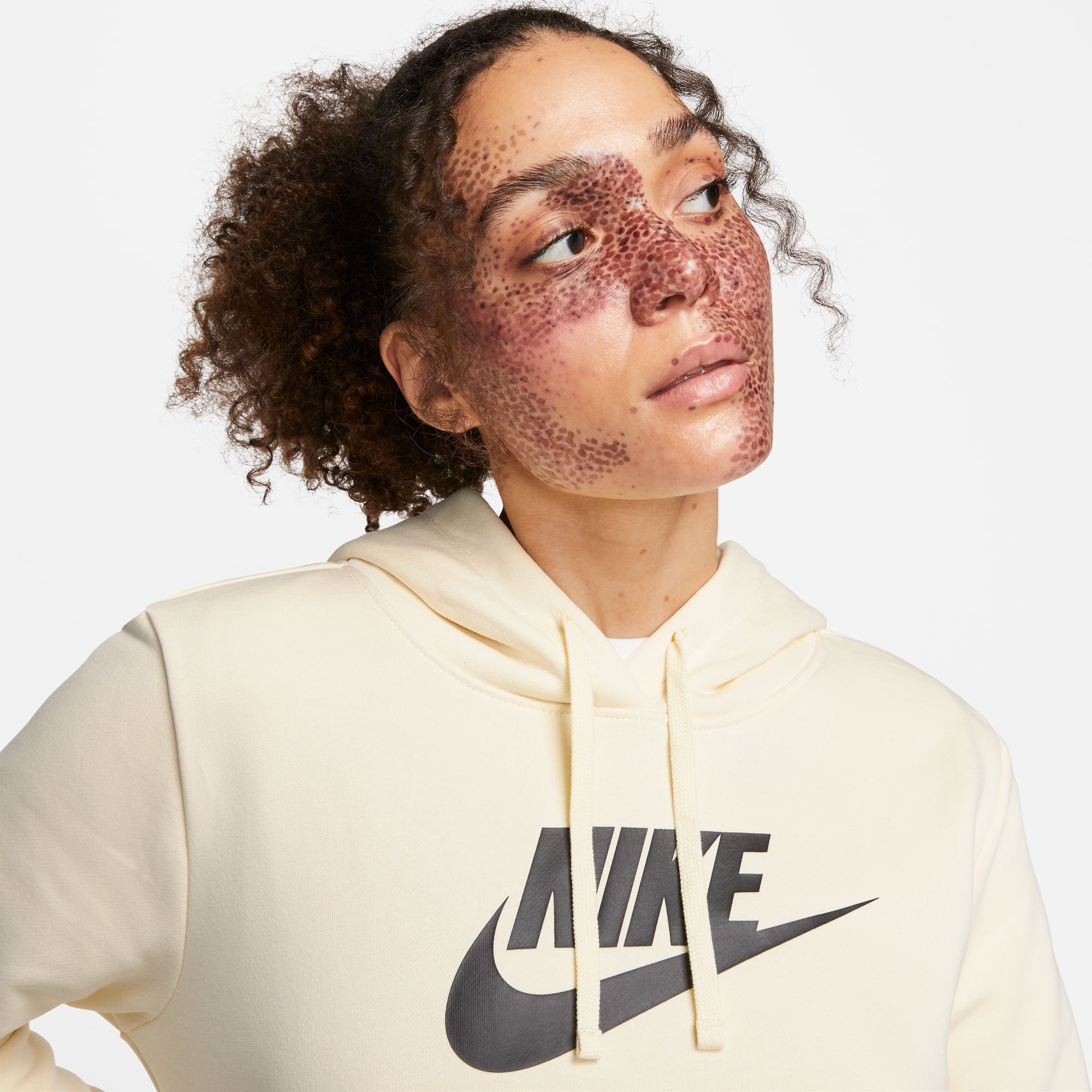 Nike Sportswear Kapuzensweatshirt Club Fleece Women's Pullover Hoodie COCONUT MILK/BLACK Logo