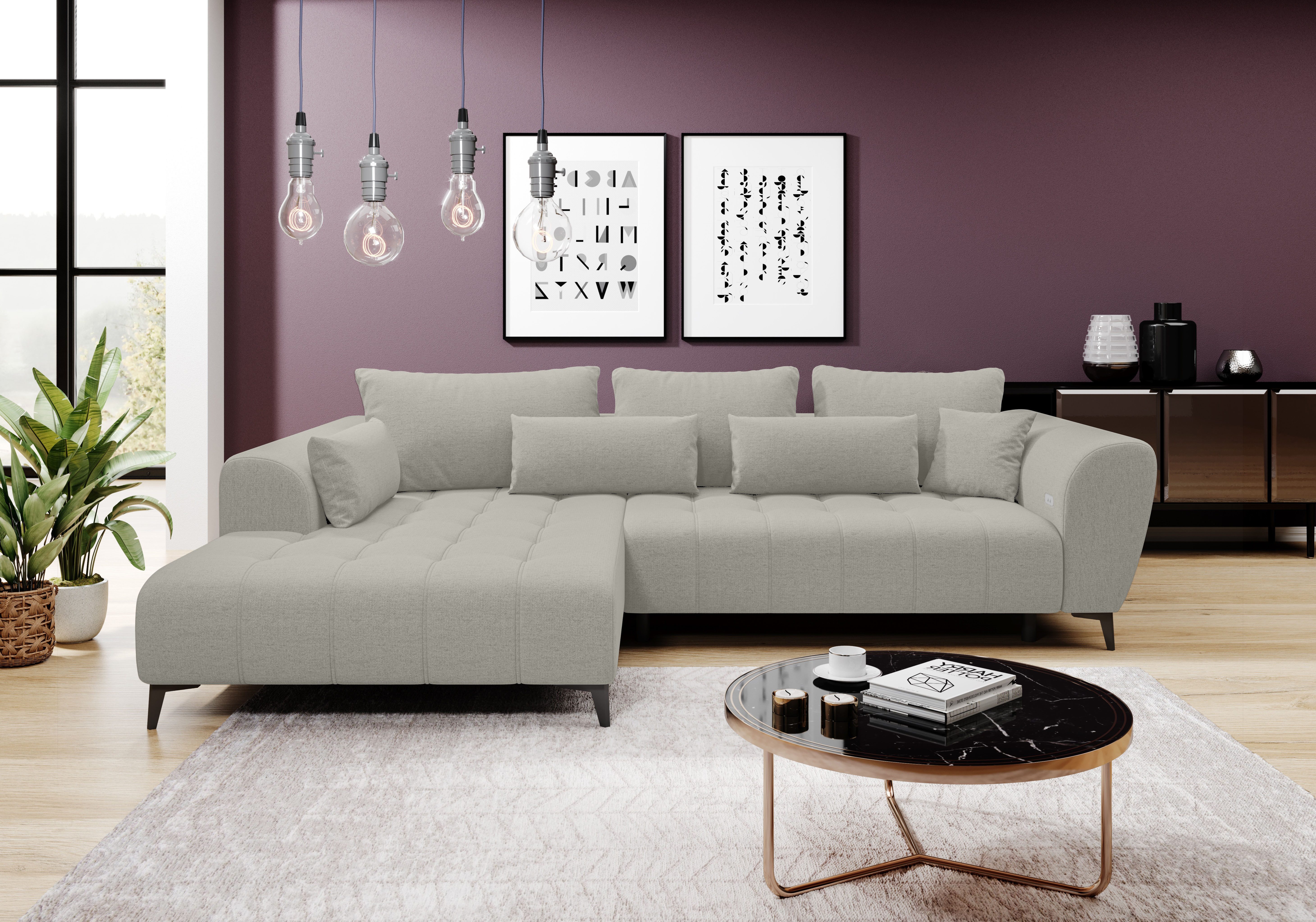 WERK2 Ecksofa Garay, XXL-Liegefläche: elektrisch ausziehbar auf ca. 228×126 cm, Luxus in Übergröße: XXL-Liegefläche, Komfort-Ottomane & stilvolle Füße