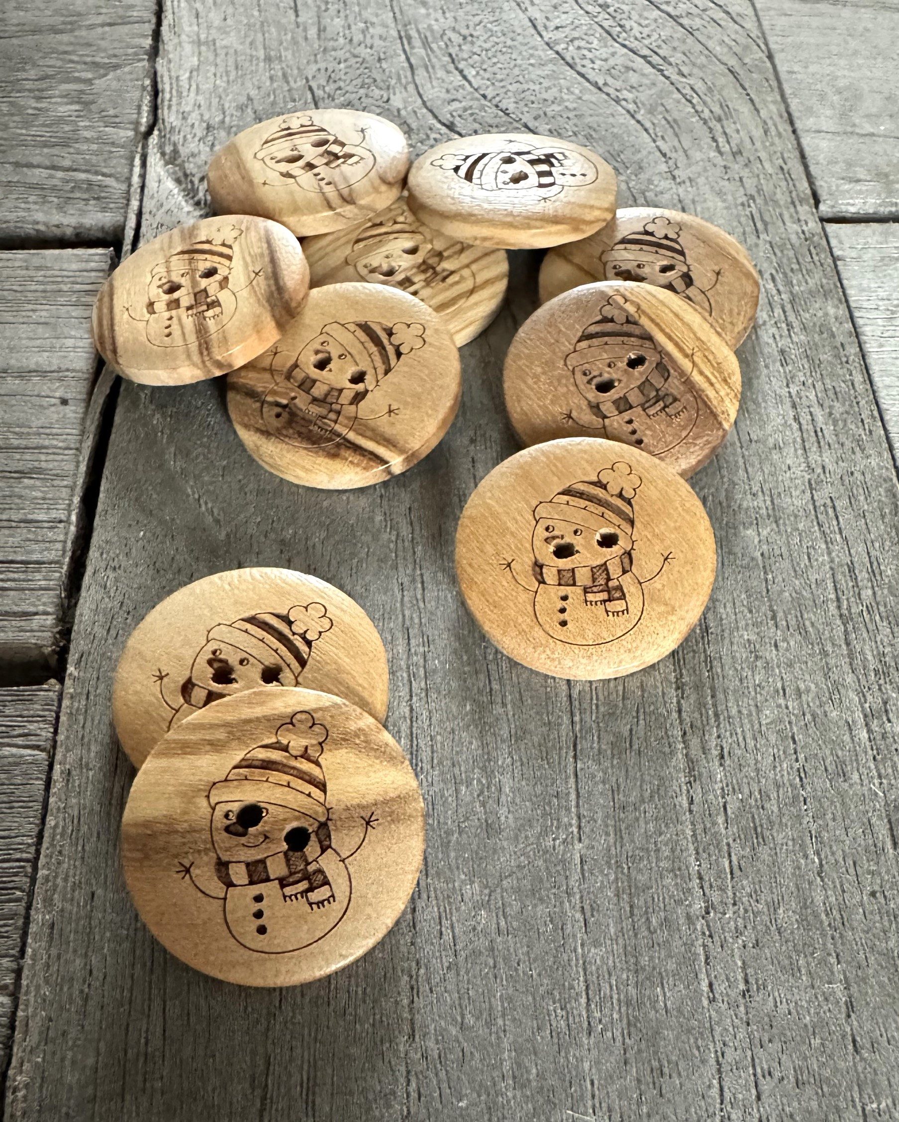 Hartmann-Knöpfe Knopf 10 Stück Schneemann Knöpfe echt Olivenholz 2-Loch