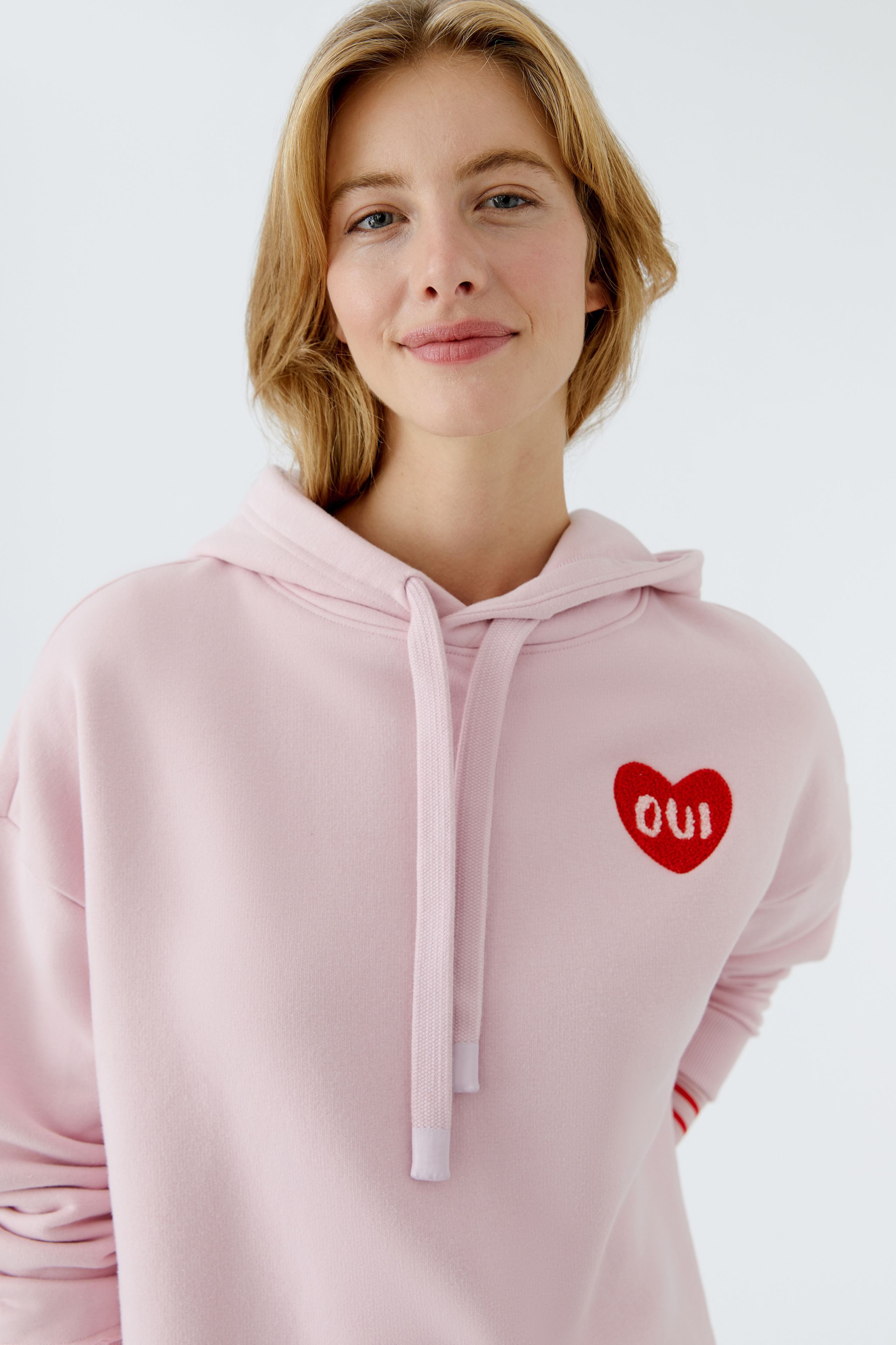 Oui Sweatshirt Oui Sweatshirt mit Kapuze aufwendig dekoriert (1-tlg)