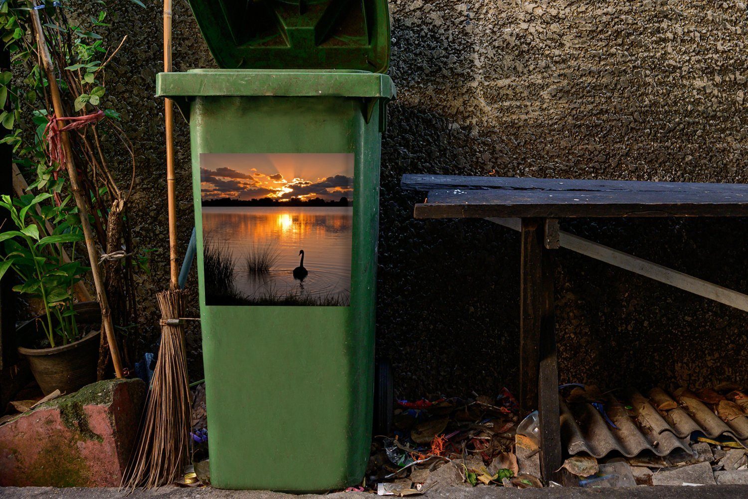 Mülltonne, MuchoWow - Abfalbehälter Mülleimer-aufkleber, Sticker, - Wolken Wandsticker Container, Schwan (1 St), Sonnenstrahlen