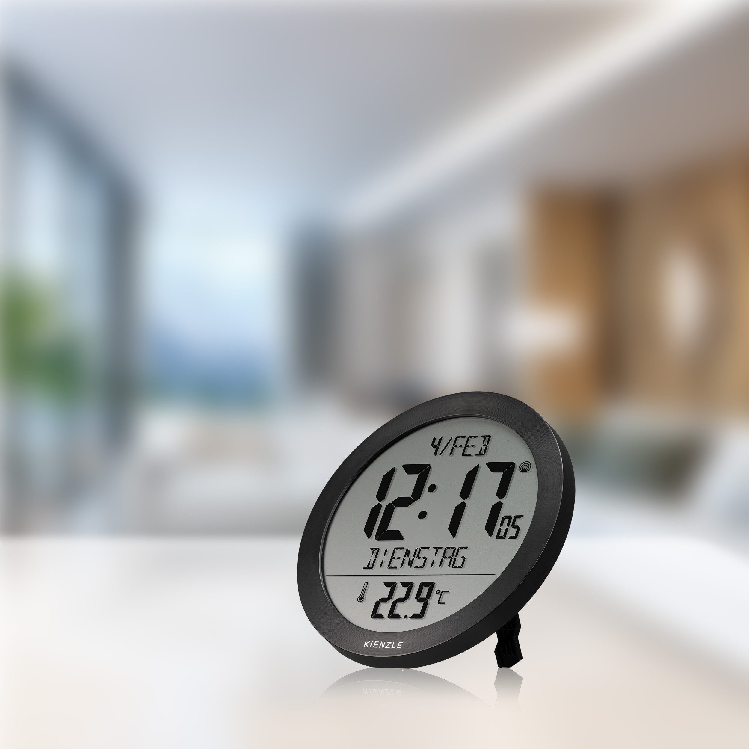 Kienzle Wanduhr KIENZLE DCF-Funkwanduhr mit Innentemperatur schwarz