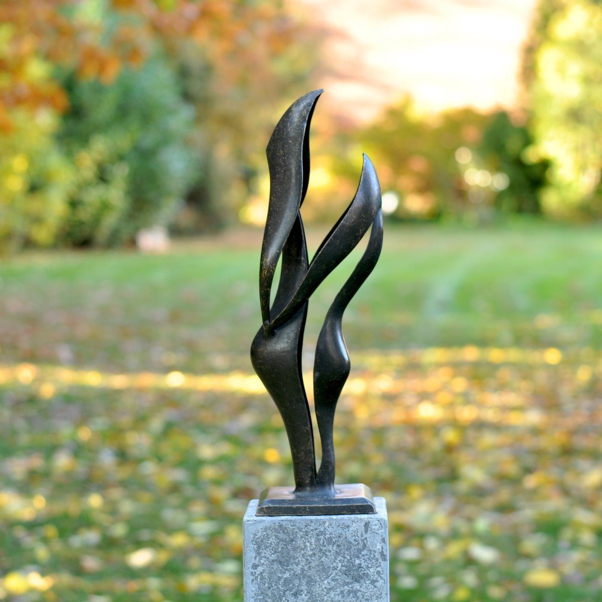 bronZartes Gartenfigur Bronzeskulptur "Abstraktes Liebespaar Harmonie", klein