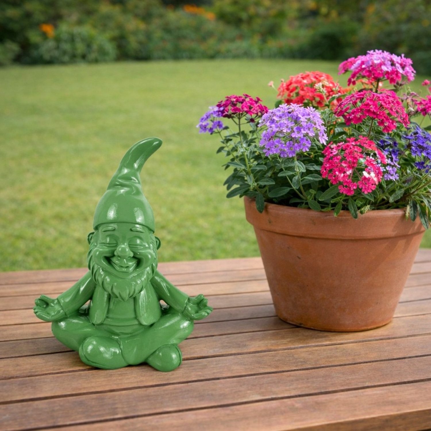 Online-Fuchs Gartenfigur für draußen - Lustiger Gartenzwerg in Yoga-Position - Deko Figuren, (wetterfest, moderne knallige Farben), Geschenkidee für Frühling, Sommer und Herbst - 16 cm groß