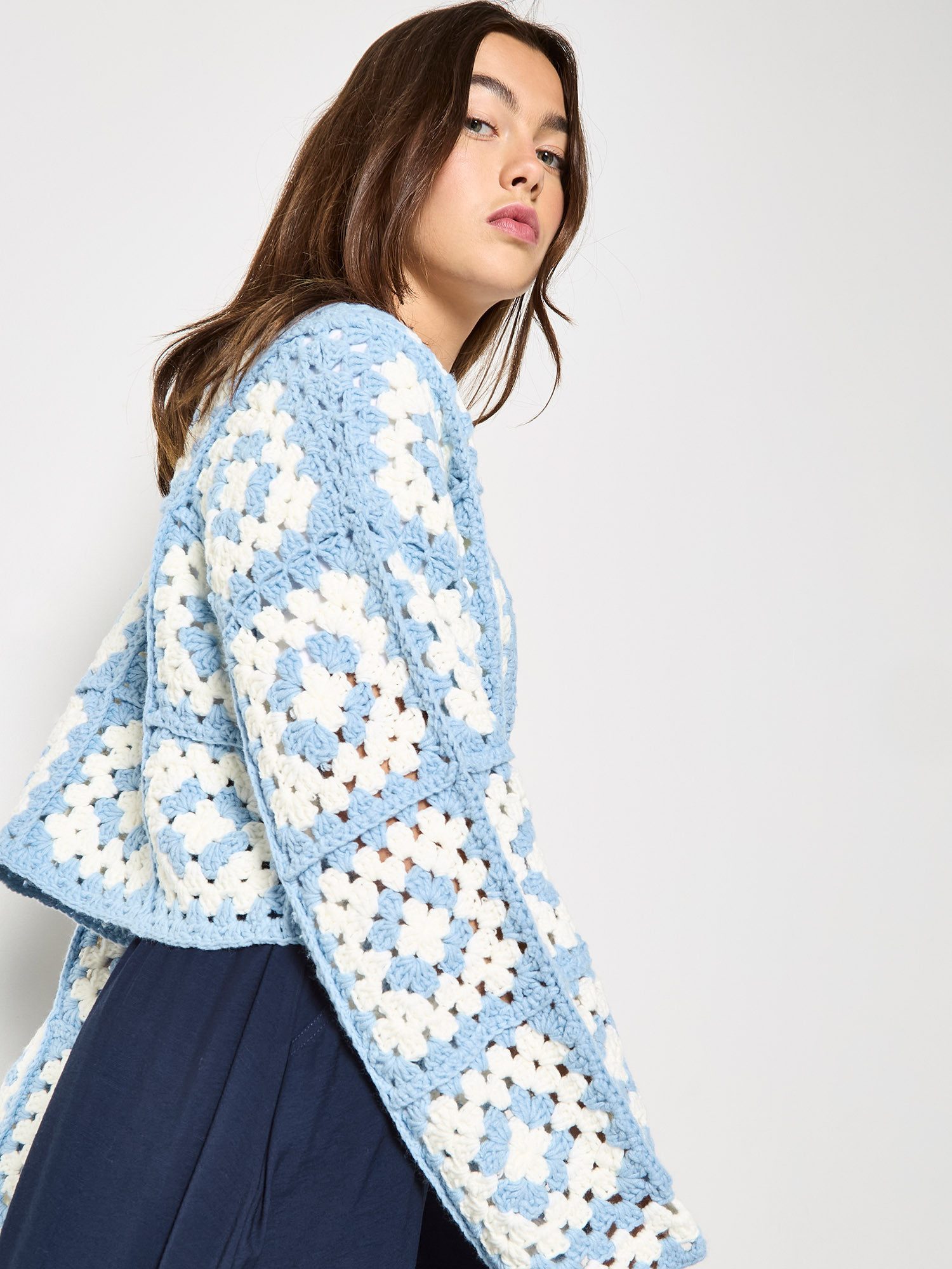 Apricot Cardigan Handgestrickte Strickjacke mit Häkelquadraten