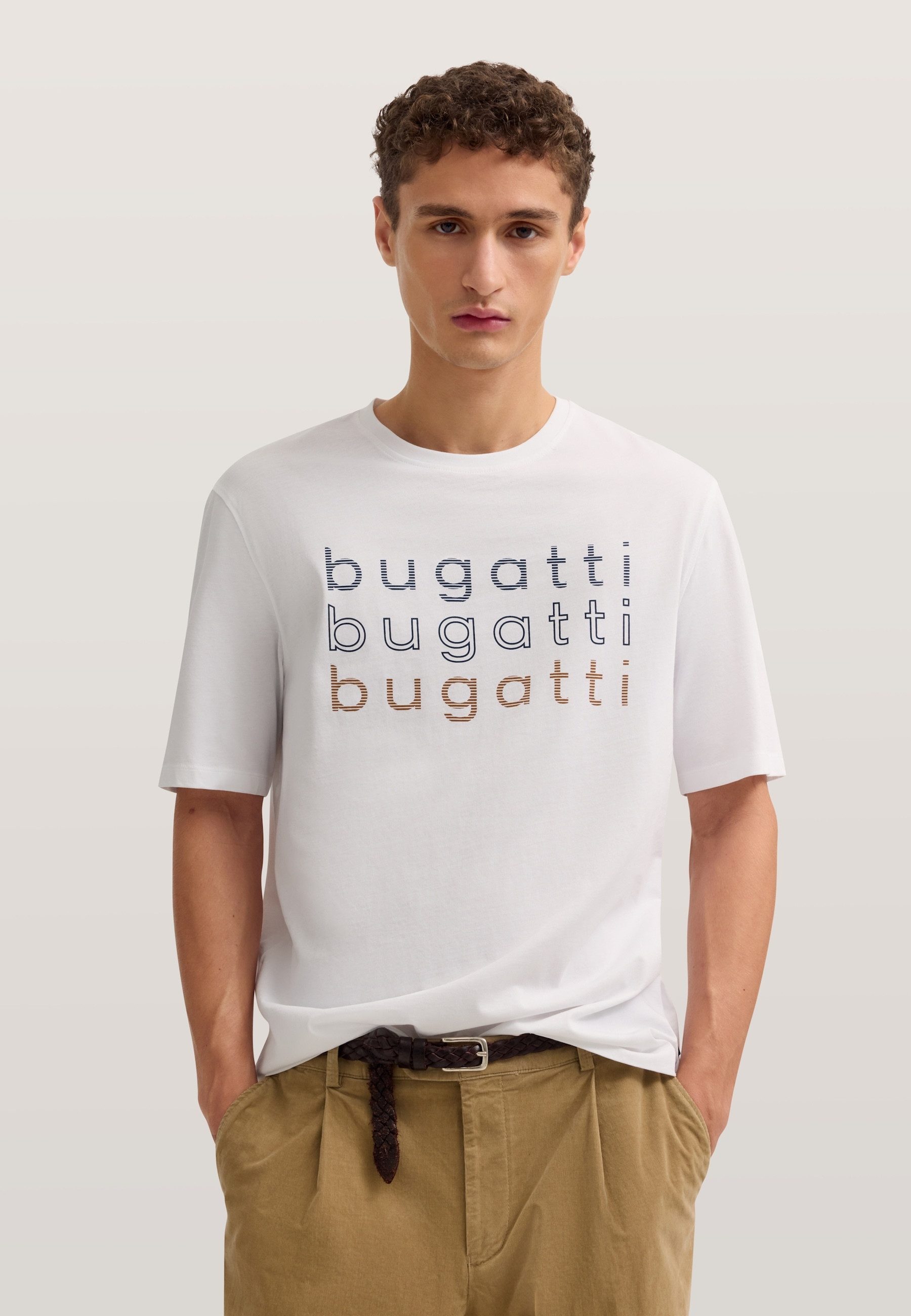 bugatti T-Shirt mit einem bugatti-Print