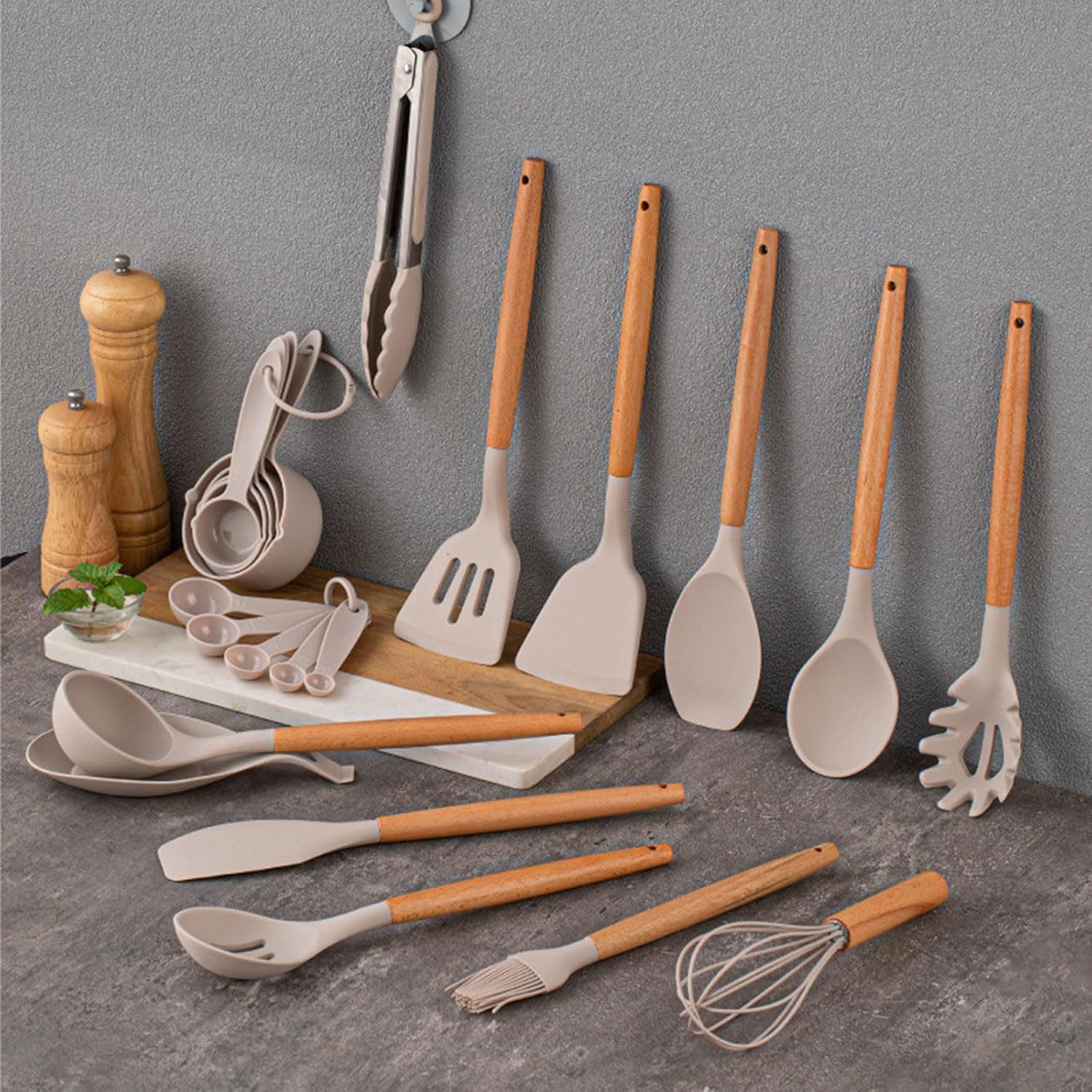 OKWISH Kochbesteck-Set 12er Küchenutensilien Set Küchenhelfer Kochgeschirrset (mit Hitzebeständigem Holzgriff und Aufhängeschlaufe, 12-tlg., Kochbesteck, Silikon und Holz), BPA-frei für Kochen Braten Schöpfen Mischen und Backen usw