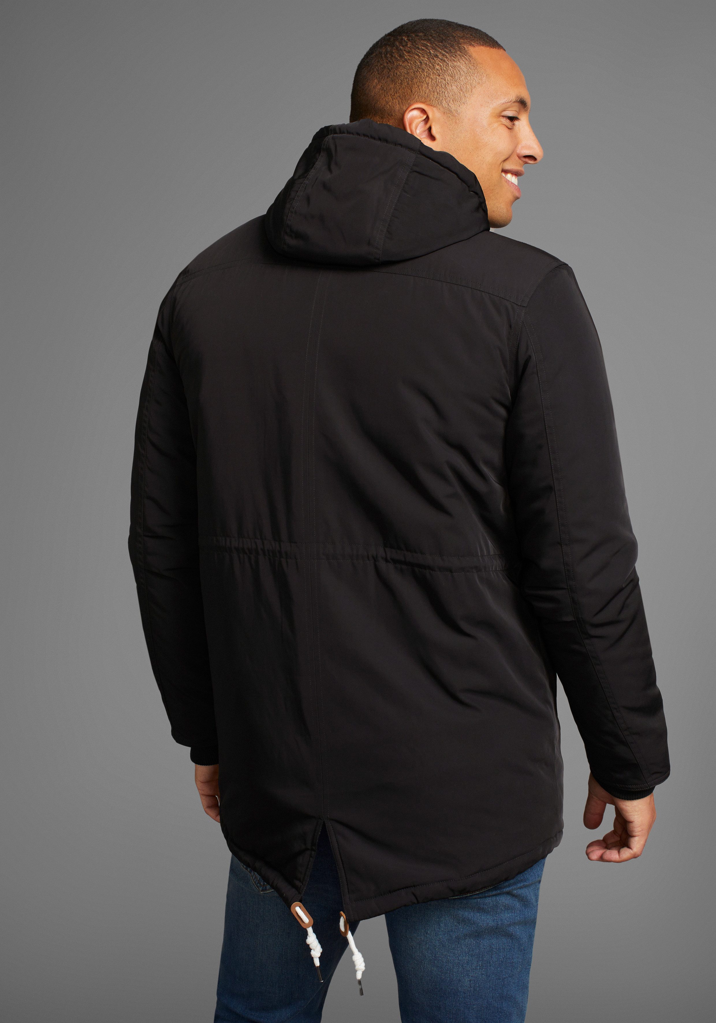 Bruno Banani Winterjacke modischer Stil, taillierte Passform, mit Kapuze, m günstig online kaufen