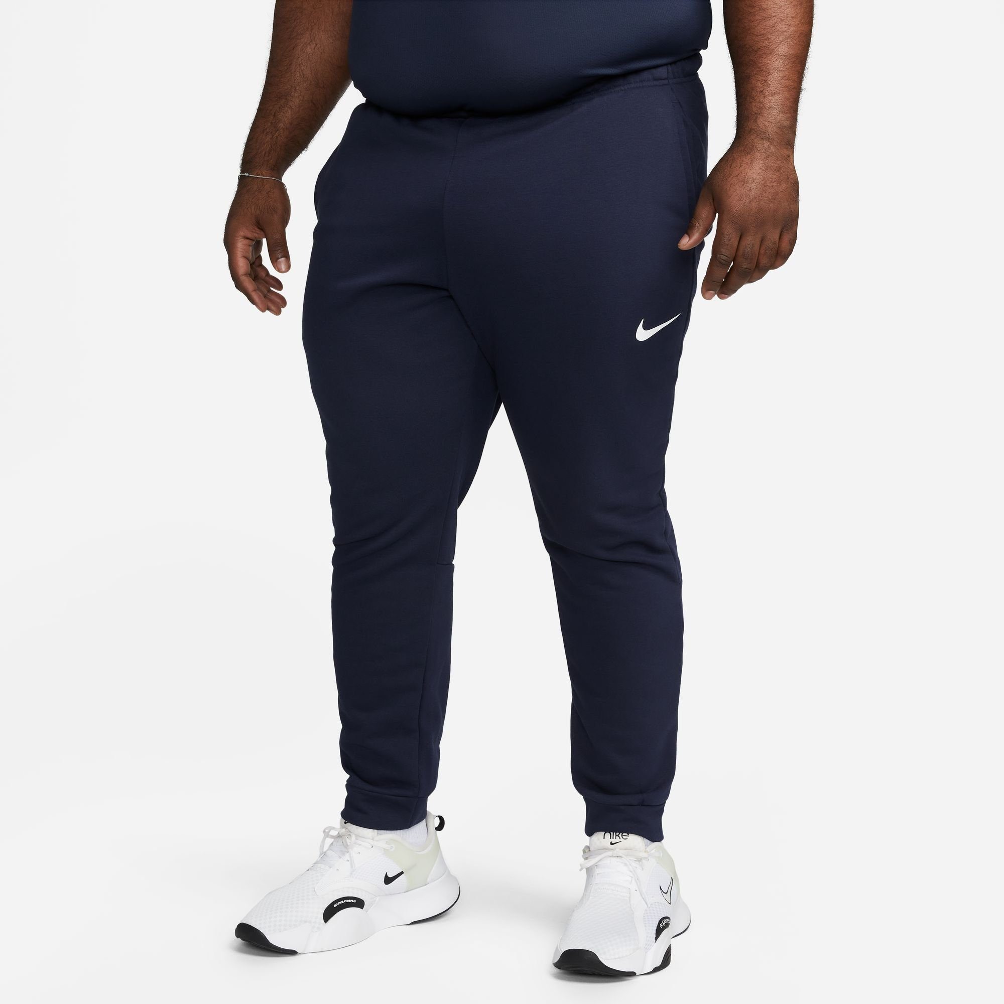 Nike Trainingshose DRI-FIT MEN\'S TAPERED TRAINING PANTS, Elastischer Bund  mit Kordelzug