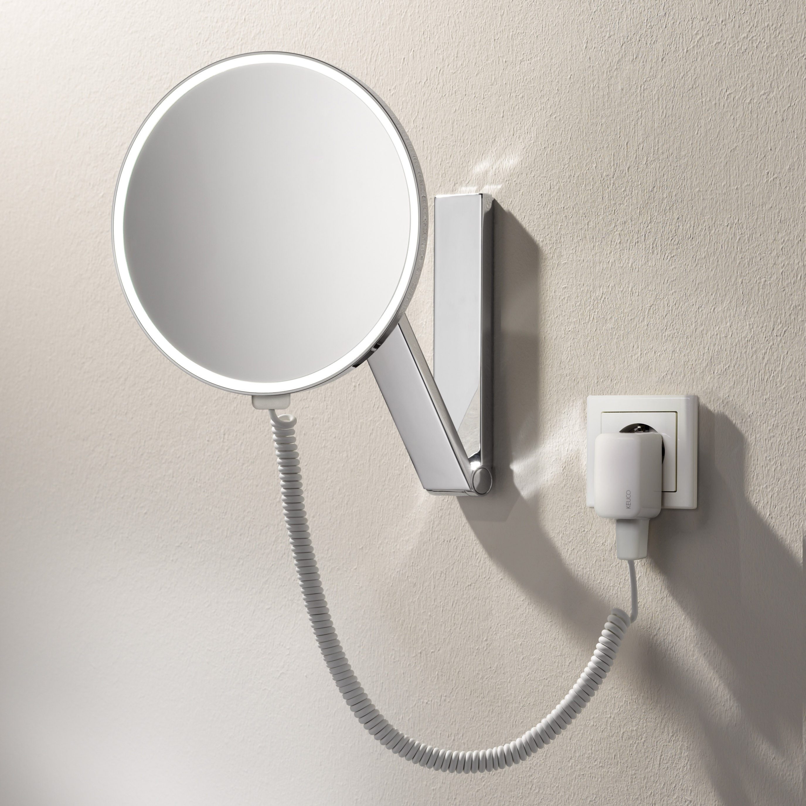 Keuco Kosmetikspiegel iLook_move (Blendfrei, 12 V Steckernetzteil), 5-fache Vergrößerung, mit Steckernetzteil, verchromt, Made in Germany