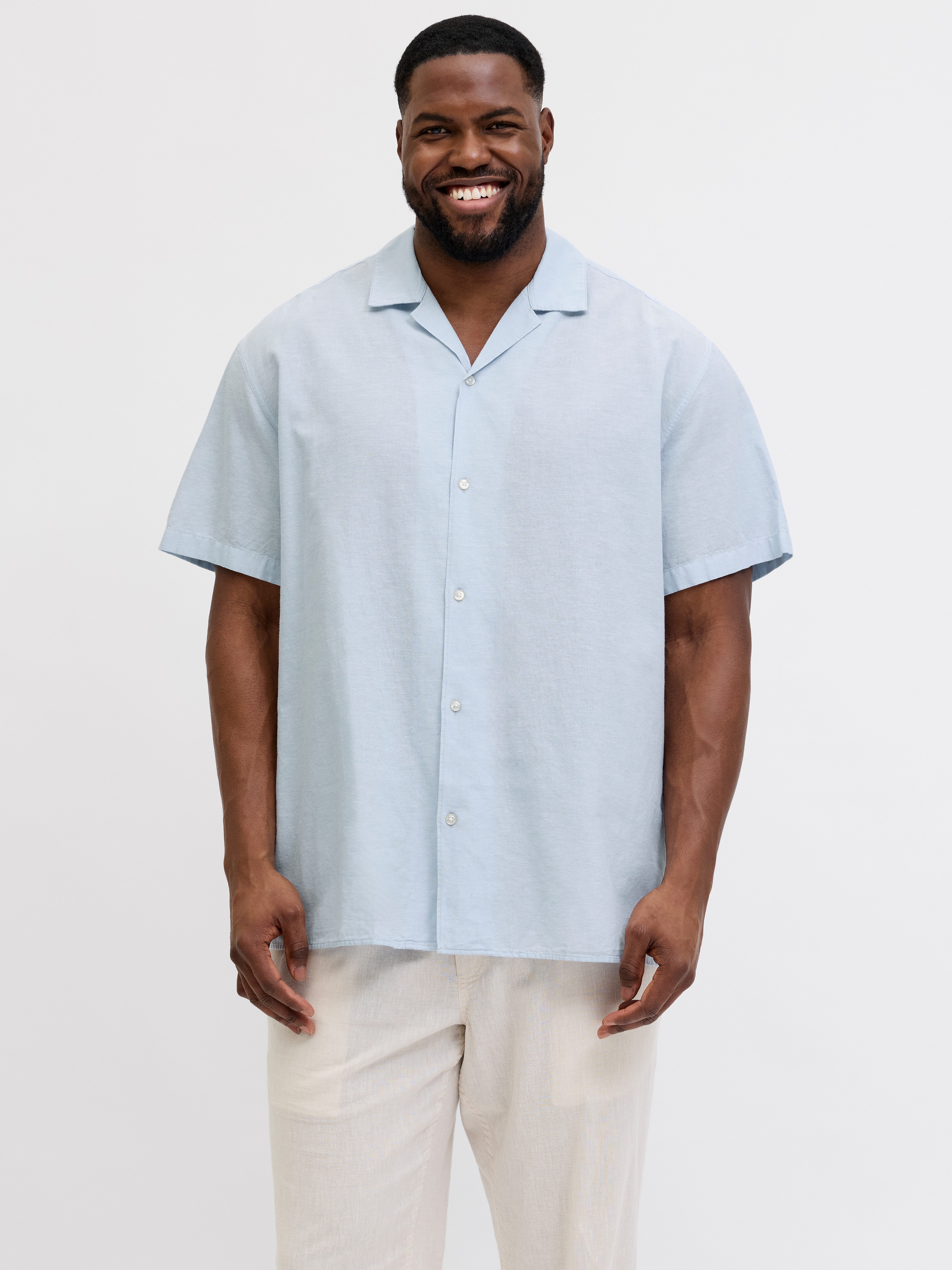 Jack & Jones PlusSize Kurzarmhemd JJEBREEZE LINEN BLEND RESORT SHIRT PLS mit Leinen, regular fit