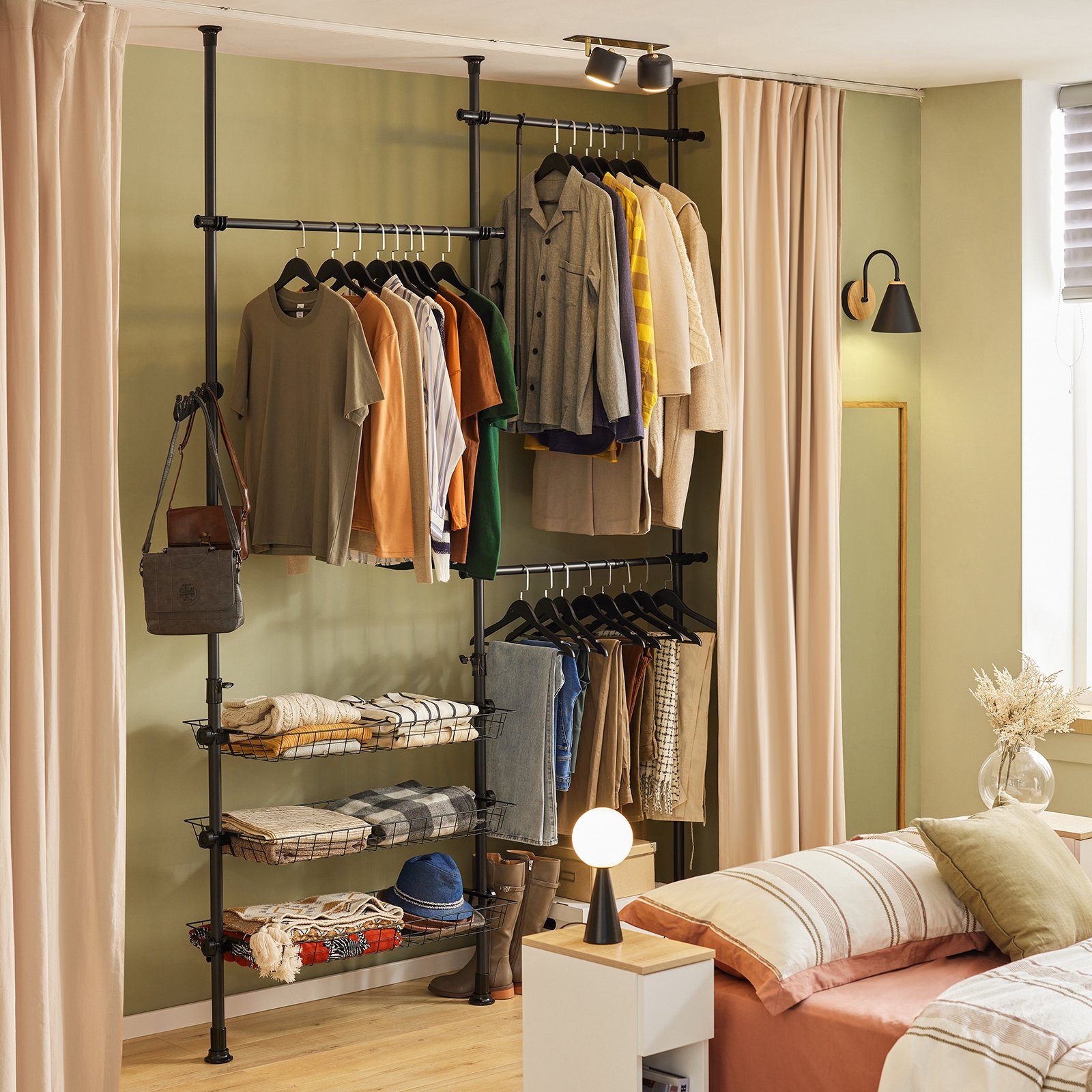 SoBuy Kleiderständer FRG34, Garderobenständer mit 3 Kleiderstangen und 3 Körben