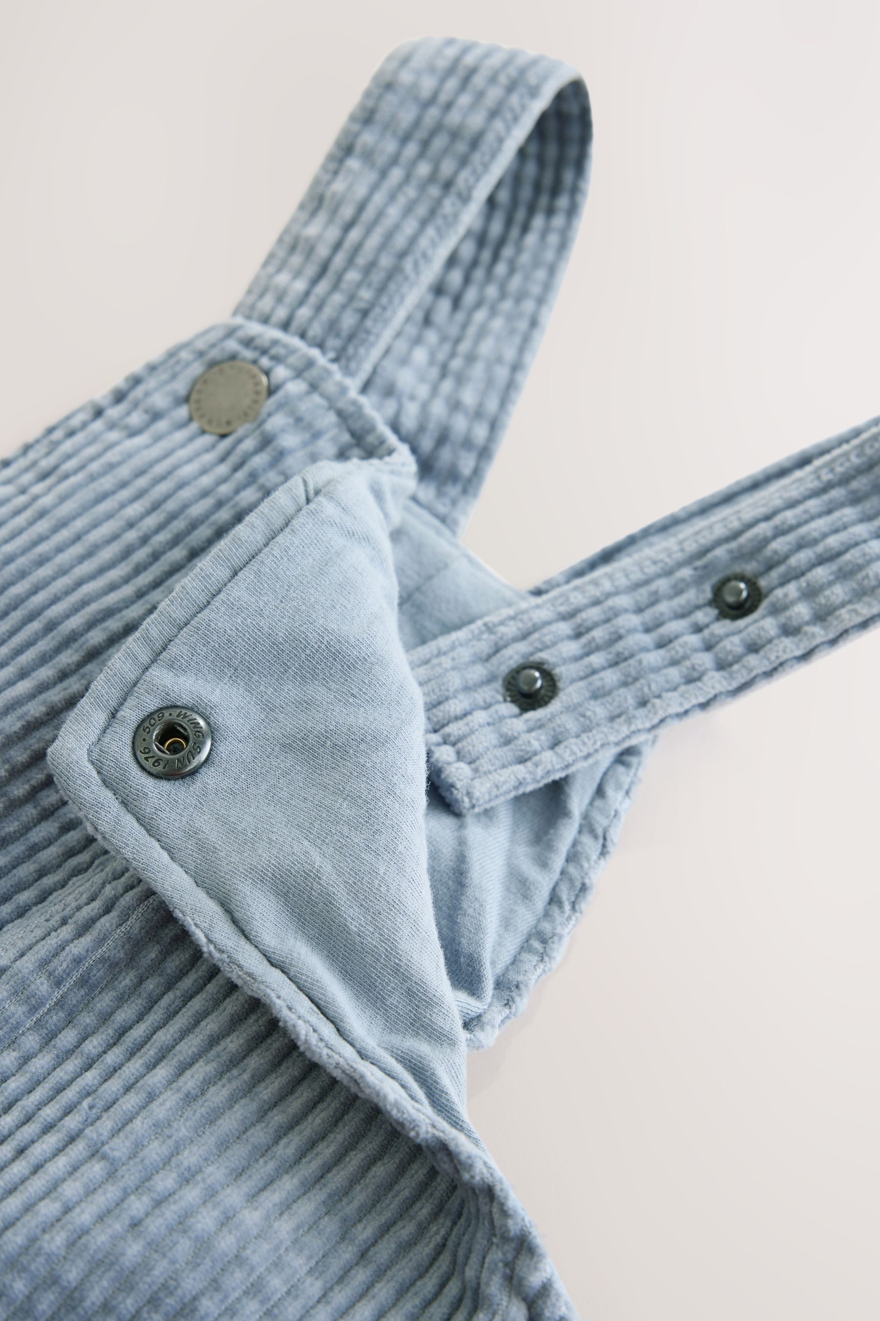 Next Latzhose Strukturierte Regular Fit Latzhose aus Cord (1-tlg)