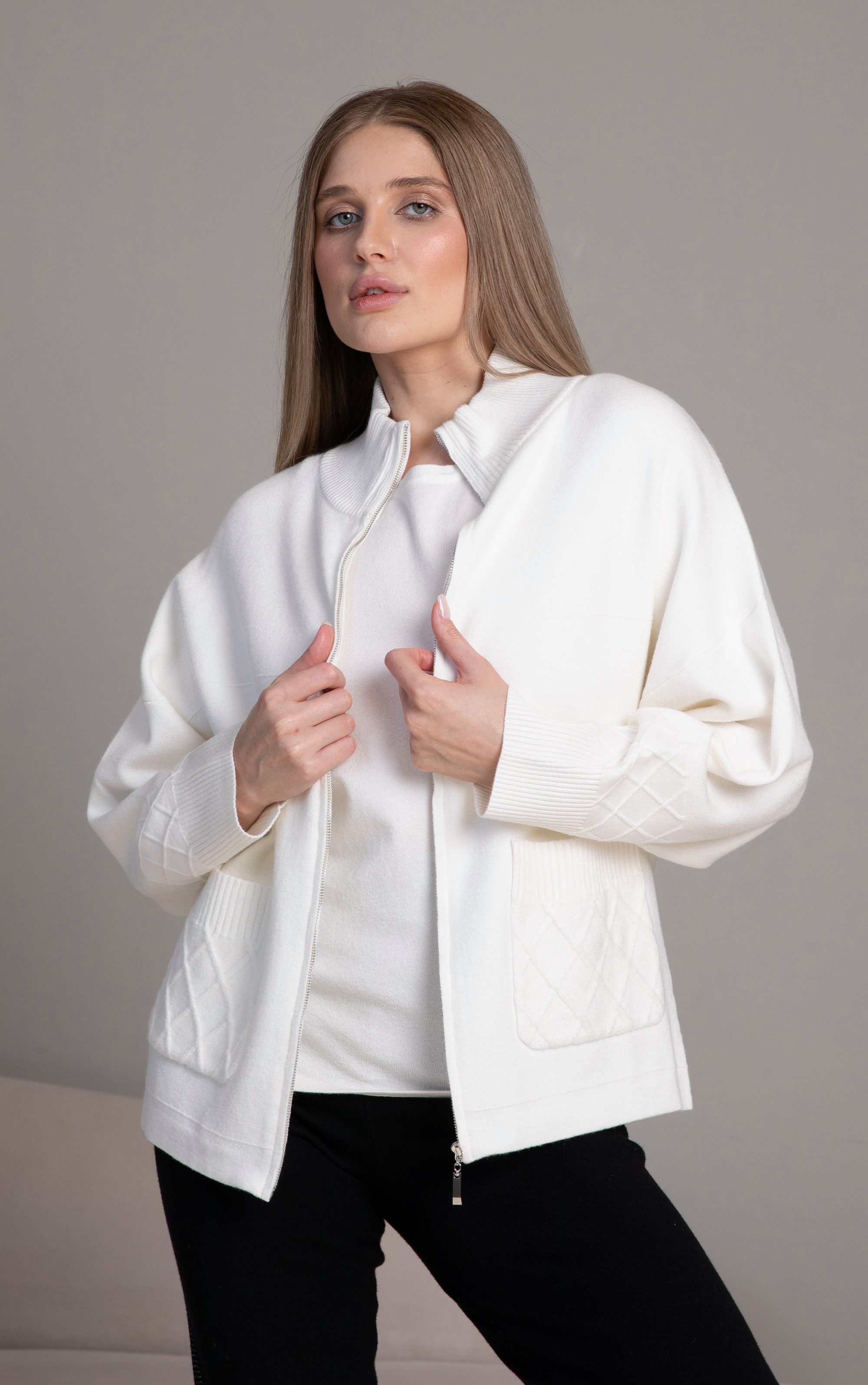 Strickjacke mit Reißverschluss, Stehkragen und Rautenmuster-Strickdetails