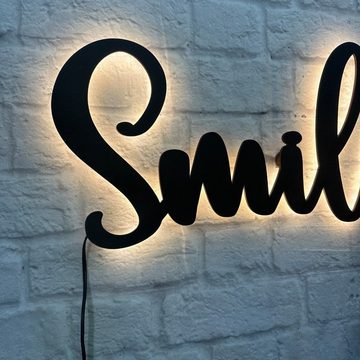 WoodFriends Wandbild Smile Schriftzug mit LED Beleuchtung Geschenk für Geburtstag Wanddeko