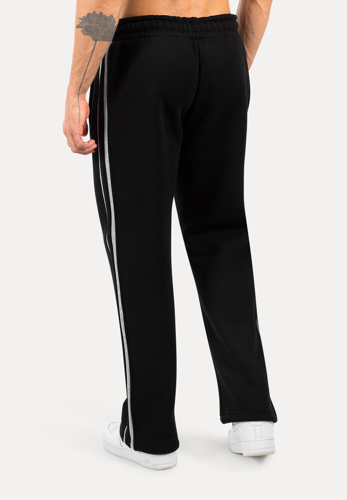 Smilodox Jogginghose Yasin, Sweathose mit Logo, Bequeme Freizeithose mit Kordelzug Seitentaschen weiße Seitenstreifen Angenehmes Material Sport Freizeit