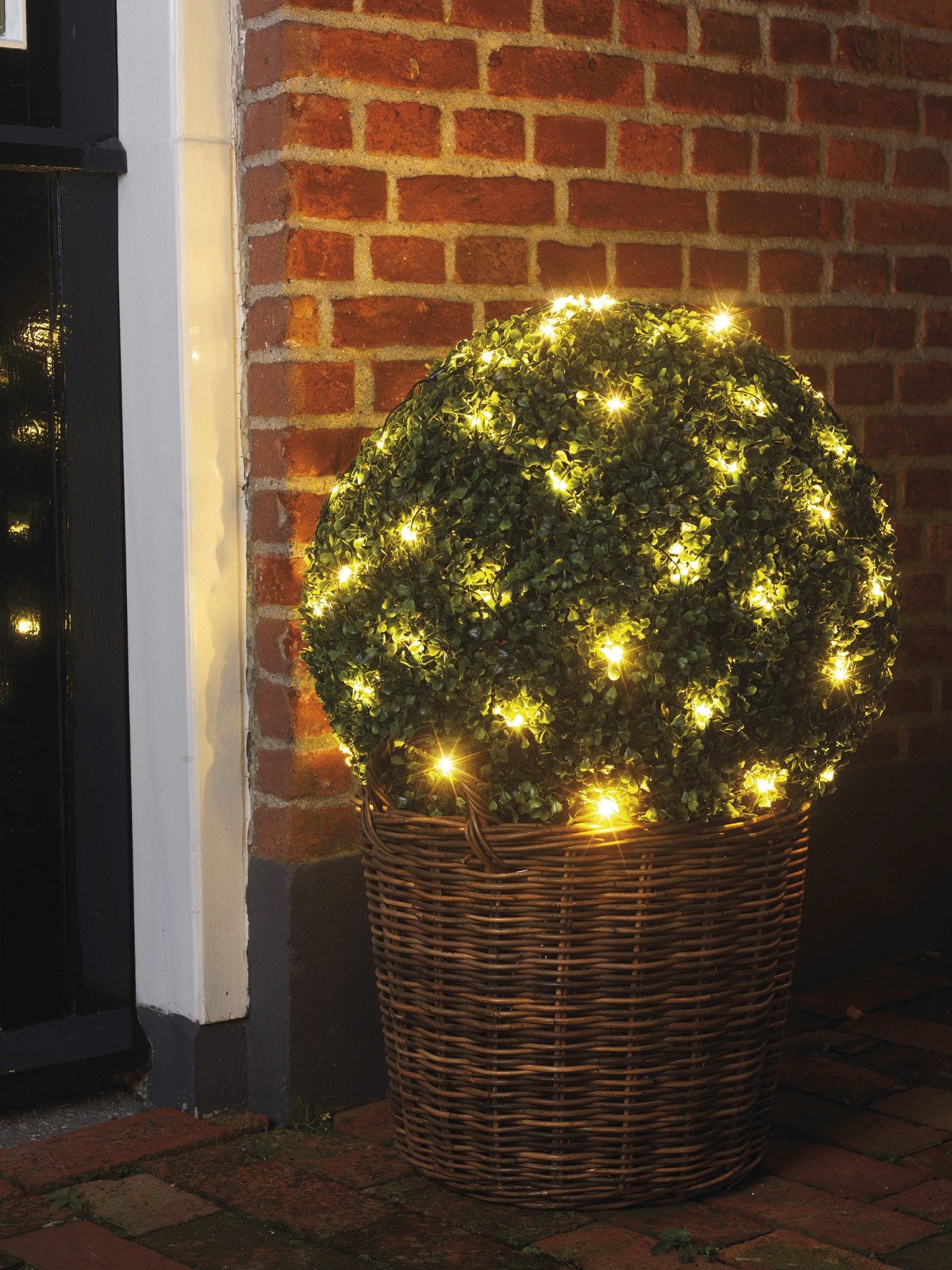 Lumineo LED-Lichternetz Lumineo Buchsbaumbeleuchtung 60 LED D: 35 cm, warm weiß, grünes Kabel, In-/Outdoor, Hecken-Beleuchtung, 8h-Timer