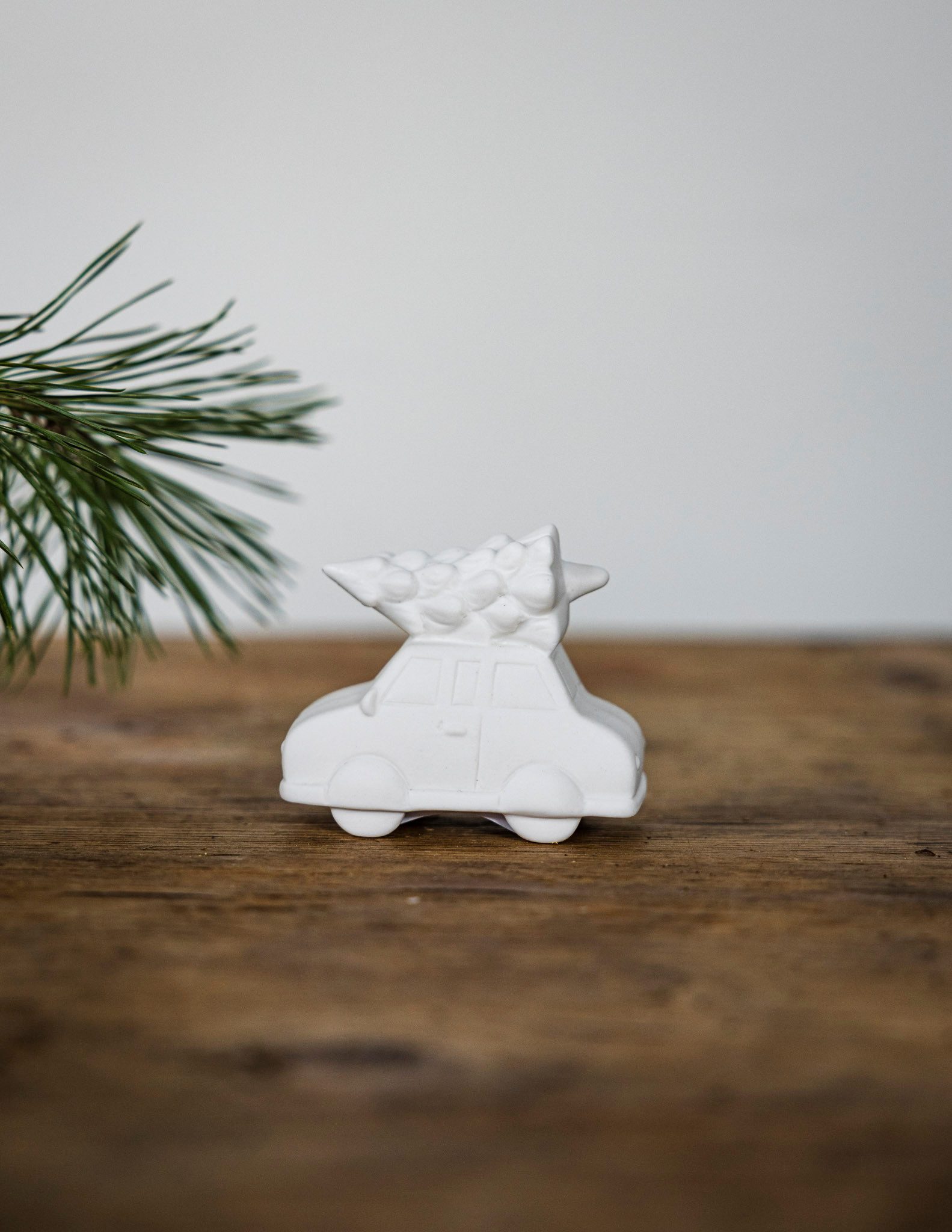 Storefactory Dekoobjekt Weihnachtsauto Hjulstad Keramik Weiß Weihnachtsdeko günstig online kaufen