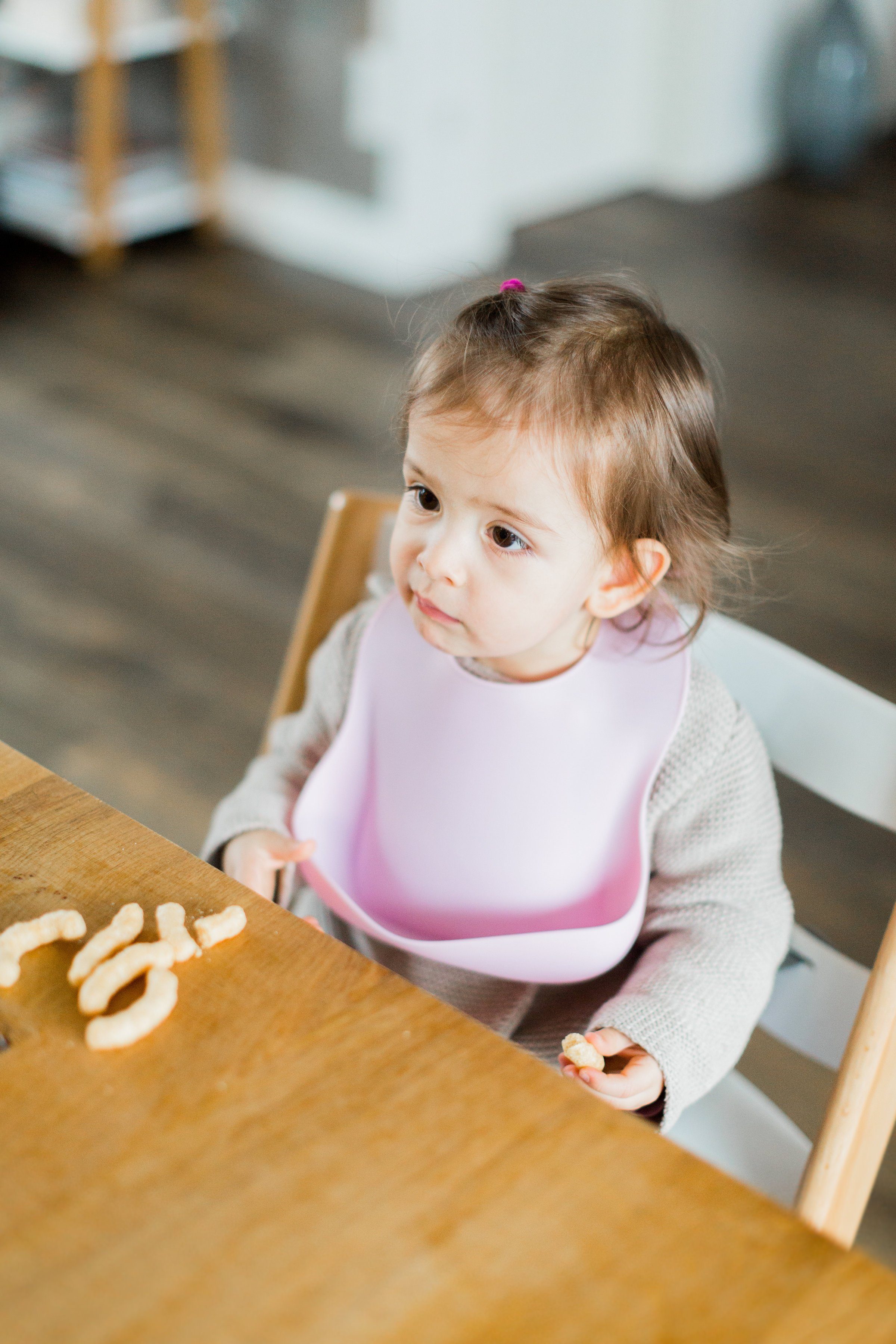 KINDSGUT Lätzchen Silikonlätzchen, (1-St), Tisch-Hilfe, zartrosa, BPA-frei, für Babys und Kleinkinder