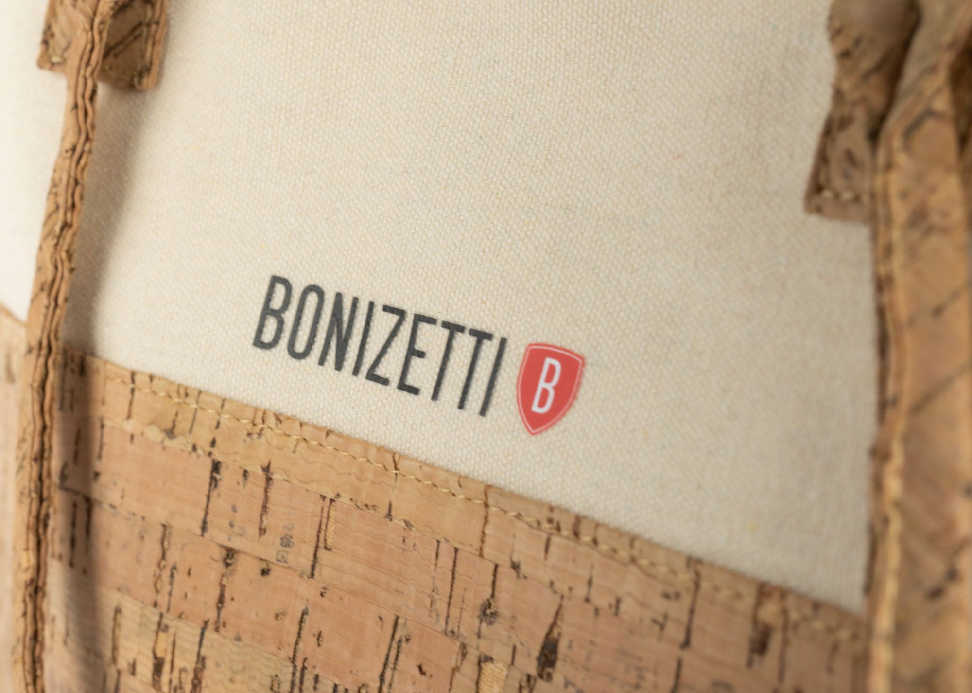 Bonizetti Handtasche Korktasche CARINA (36 × 36 × 9 cm, Kork rau, 1-tlg), Recyceltes Canvas & Kork, vegan, nachhaltig – Bild 5 von 5