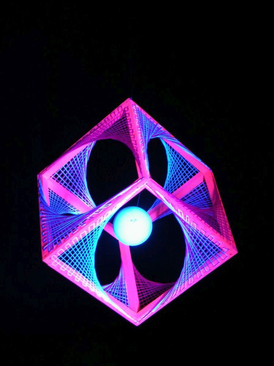 3D Dekoobjekt Schwarzlicht 40cm, Fadendeko UV-aktiv, leuchtet Schwarzlicht PSYWORK unter Poison", Würfel StringArt "Pink