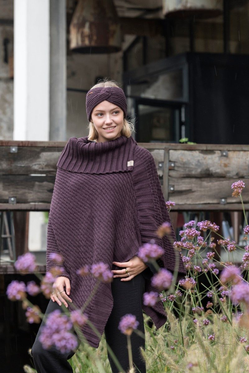 Knit Factory Strickponcho Nicky Ponchos One Size Glatt Beige (1-tlg) modern Strickware Strickartikel Poncho