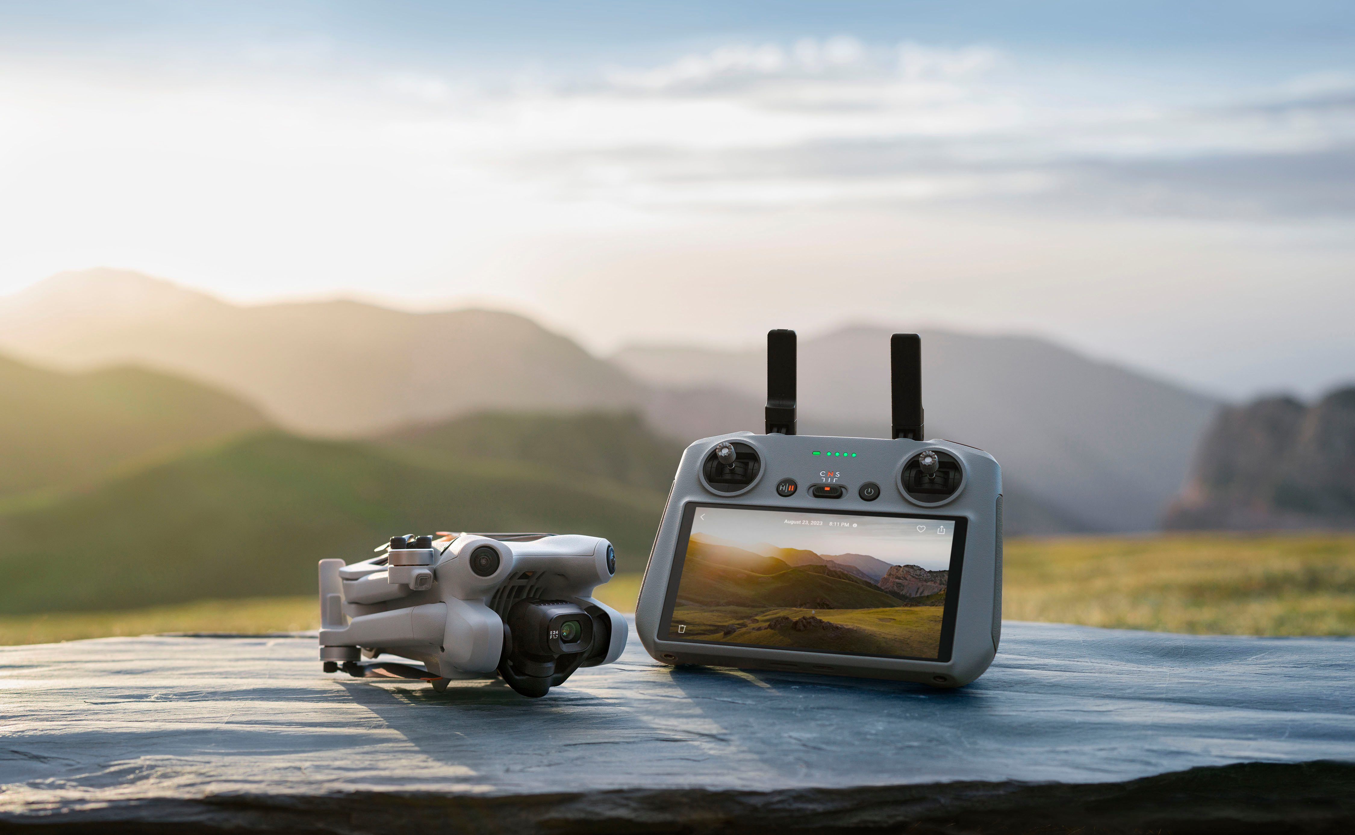 DJI Mini 4 Pro Drohne (4K Ultra HD, DJI RC 2 Fernsteuerung)