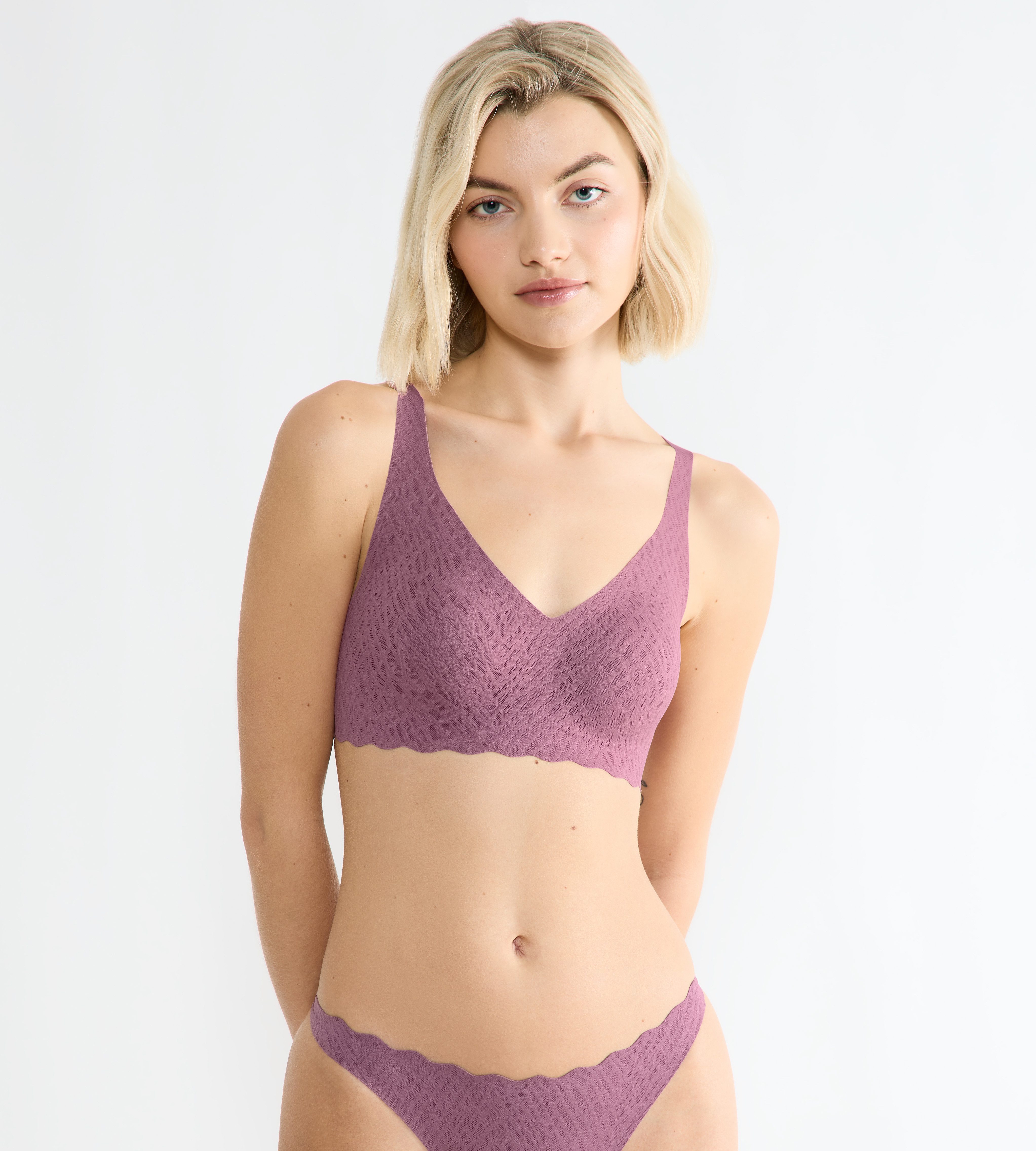sloggi Bügelloser BH ZERO Feel Bliss Soft bra unsichtbar mit Spitzenoptik