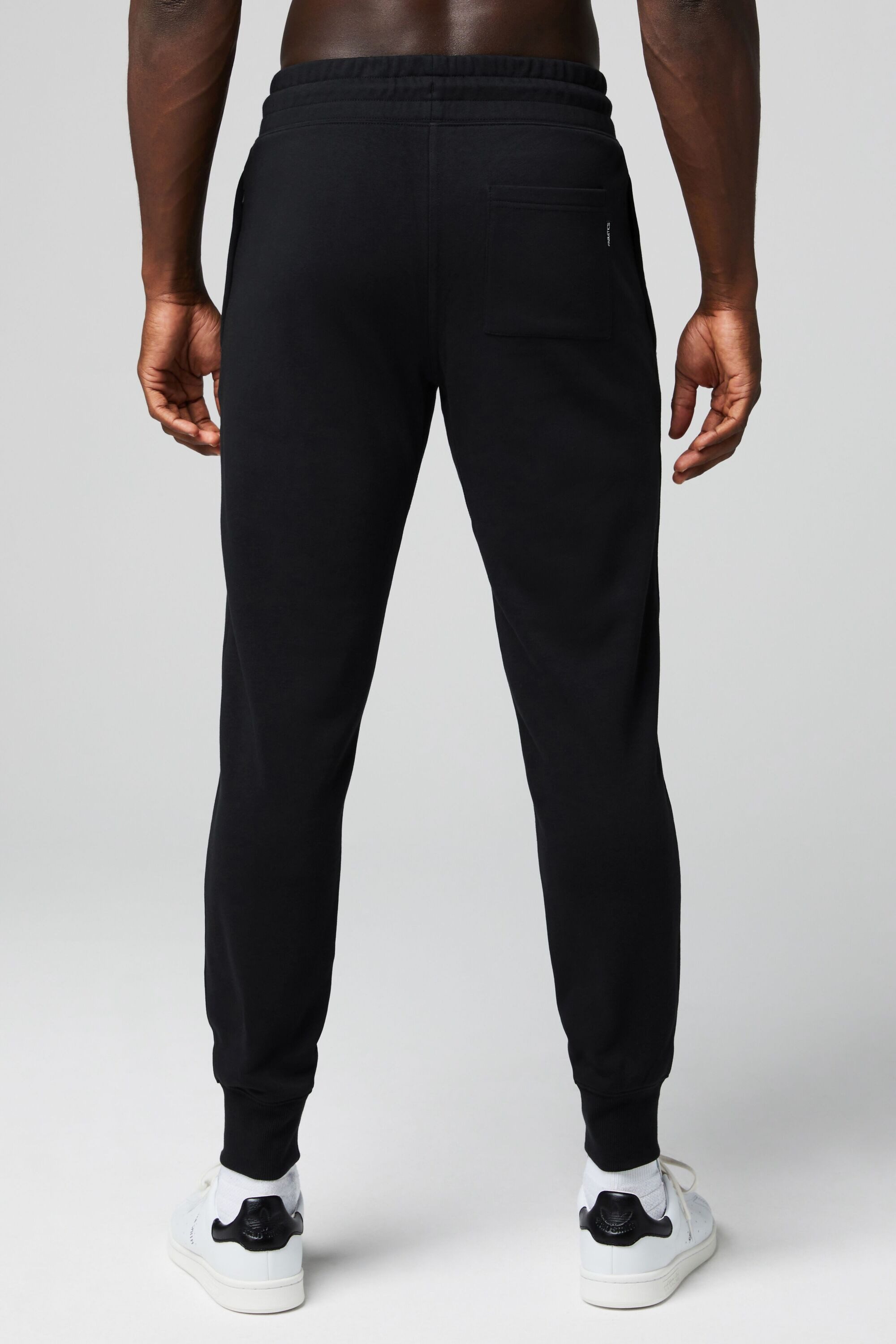 Fabletics Trainingshose THE-YEAR-ROUND-TERRY-JOGGER (1-tlg) aus Recyclingmaterialien