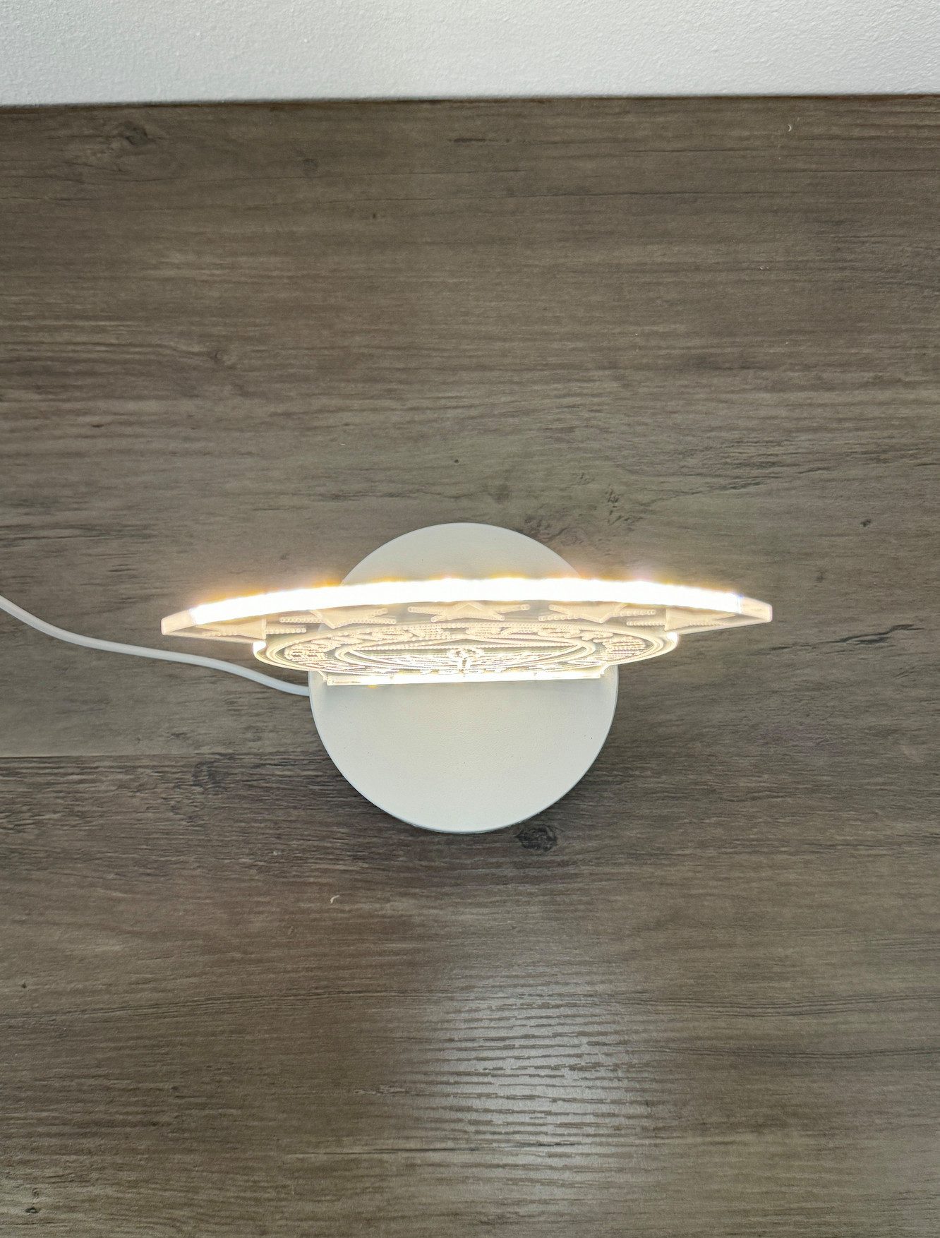 Stelby LED Nachtlicht Fenerbahce 3D-LED-Lampe – Warmweiße Acryl-Nachtleuchte, LED fest integriert, Fußball Fanartikel Tischlampe mit 5 Sternen, USB-Kabel & Geschenkbox