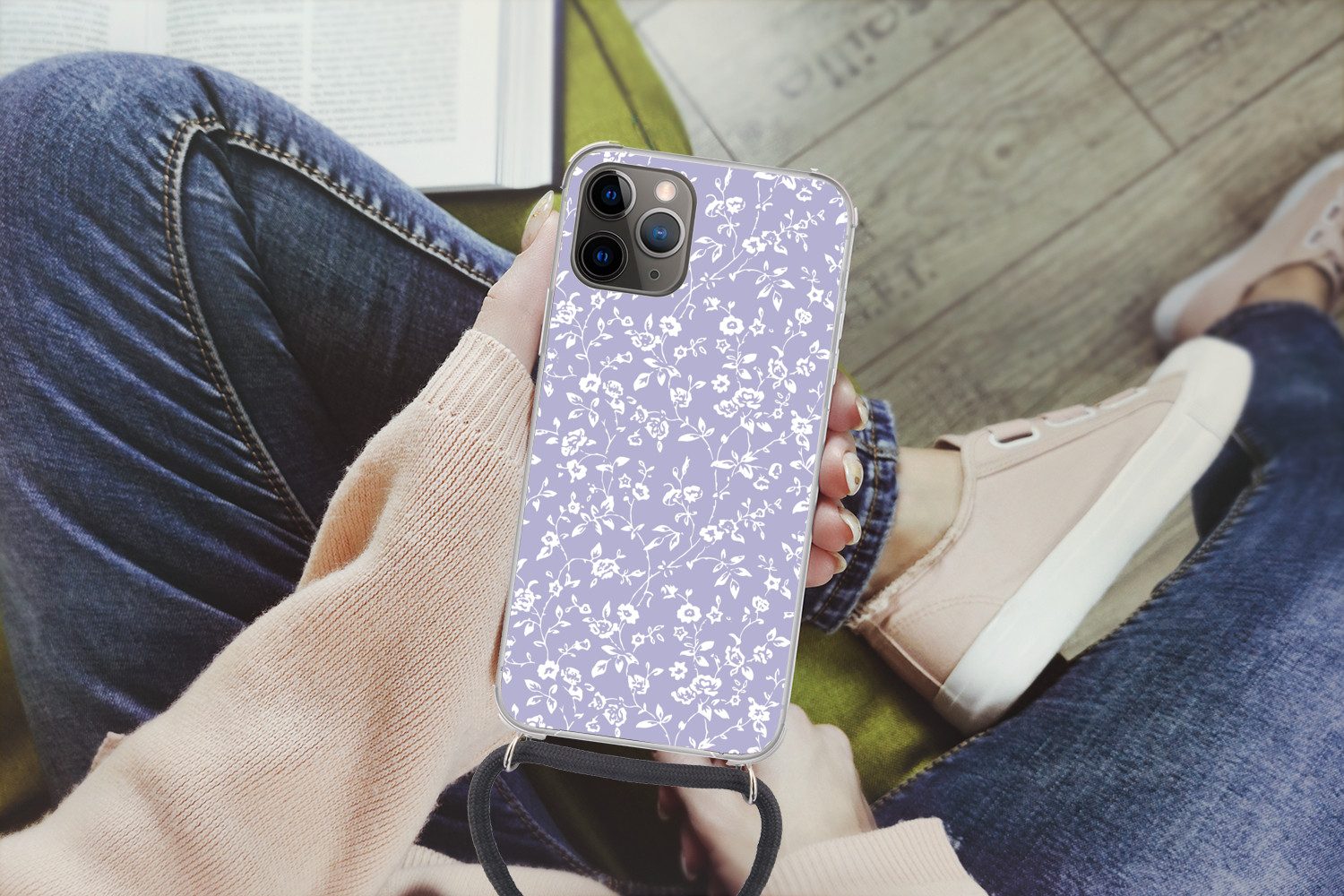 MuchoWow Handyhülle für Apple iPhone 13 Pro Max Florales Muster - Lila - Weiß - Blumen, Tragbare Handyhüllen mit Kette zum umhängen, Handykette Handyband