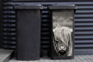 MuchoWow Wandsticker Schottischer Highlander - Kuh - Tiere - Schwarz-Weiß - Ländlich (1 St), Mülleimer-aufkleber, Mülltonne, Sticker, Container, Abfalbehälter