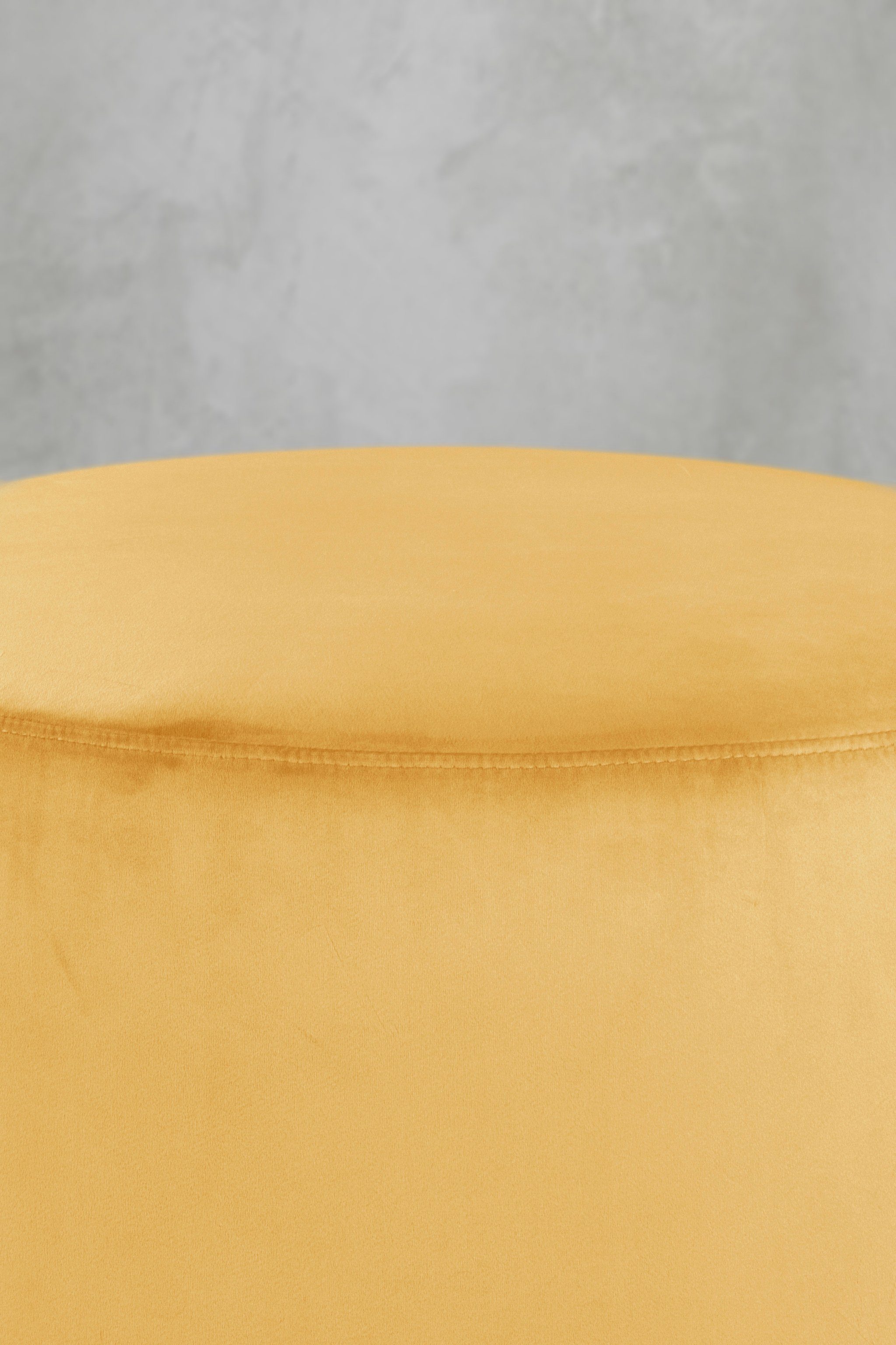 Pouf Mustard Yellow Sitzhocker schmuseweichem Gelb Samtbezug mit carla&marge (47x55x55 in cm), Epomella