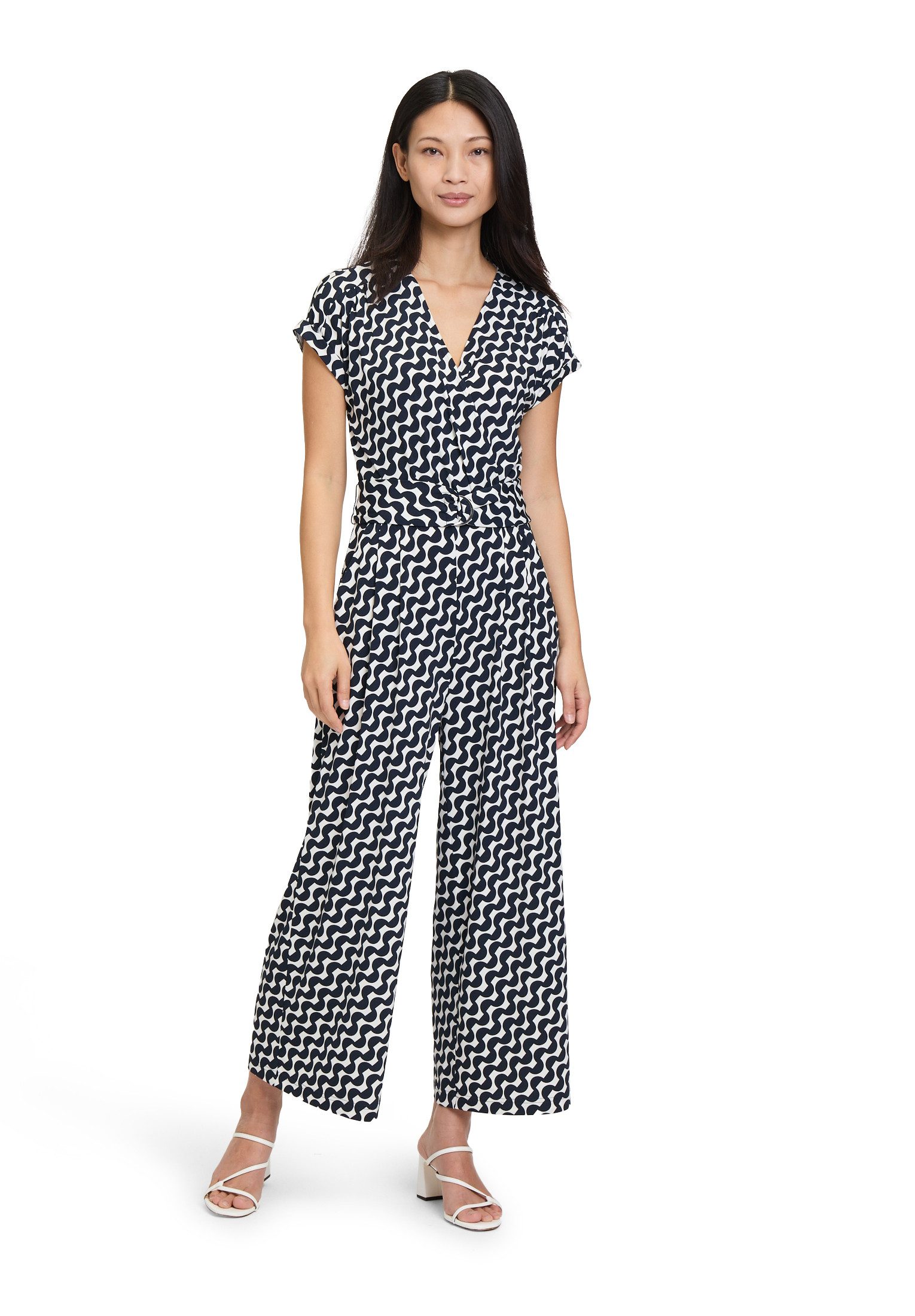 Betty Barclay Overall Betty Barclay Jumpsuit mit Eingrifftaschen (1-tlg) Form