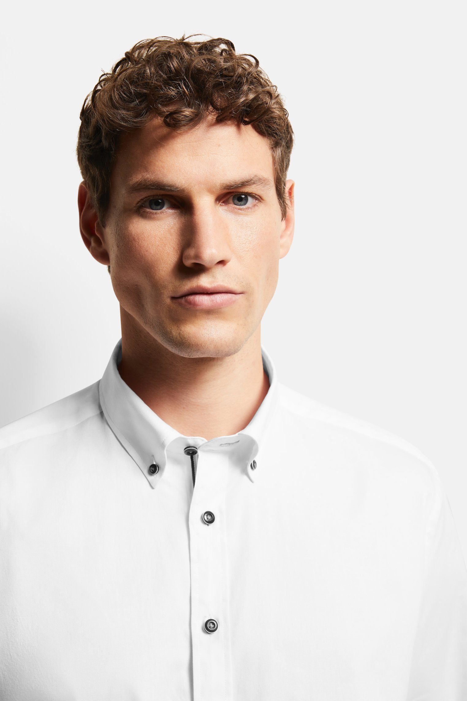 bugatti Modern Fit mit Button-Down-Kragen