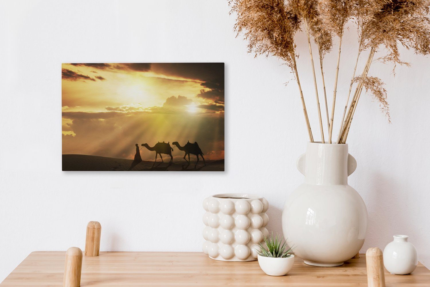Leinwandbilder, bei und Kamele 30x20 Wanddeko, OneMillionCanvasses® Sonnenuntergang, (1 St), Mann Arabischer Leinwandbild cm Wandbild Aufhängefertig,